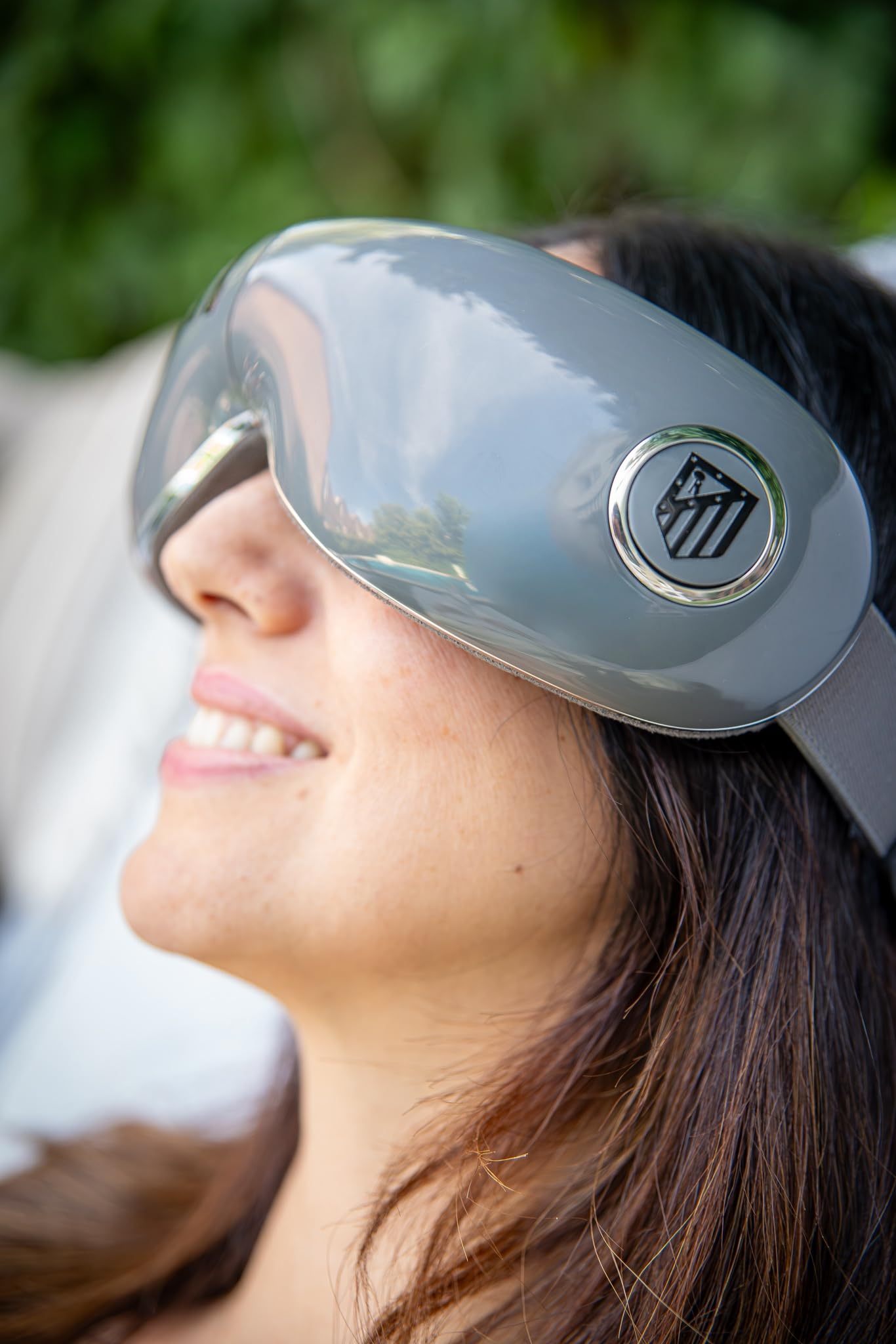 ATLETICO MADRID® | VISION Gafas de masaje oficiales del ATLETICO MADRID I Masajeador de ojos y cara plegable con vibromasaje I Presoterapia I Calor I Altavoces integrados