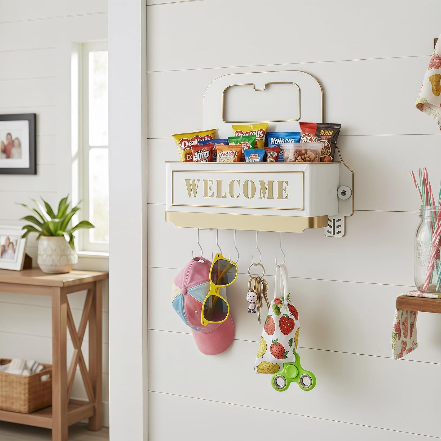 Truck Farmhouse Key Rack & Rustic Metal Wall Planter,Wall Mounted Flower Pot with Hooks, Hanging Plant Holder & Entryway Organizer for Indoor Outdoor Garden, Patio, Balcony, Farmhouse Decor (White)