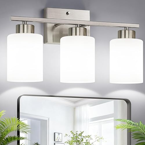 Lámparas de baño de níquel cepillado con pantallas de vidrio de leche, luces de tocador de 3 luces amigables con los ojos para baño, luces de