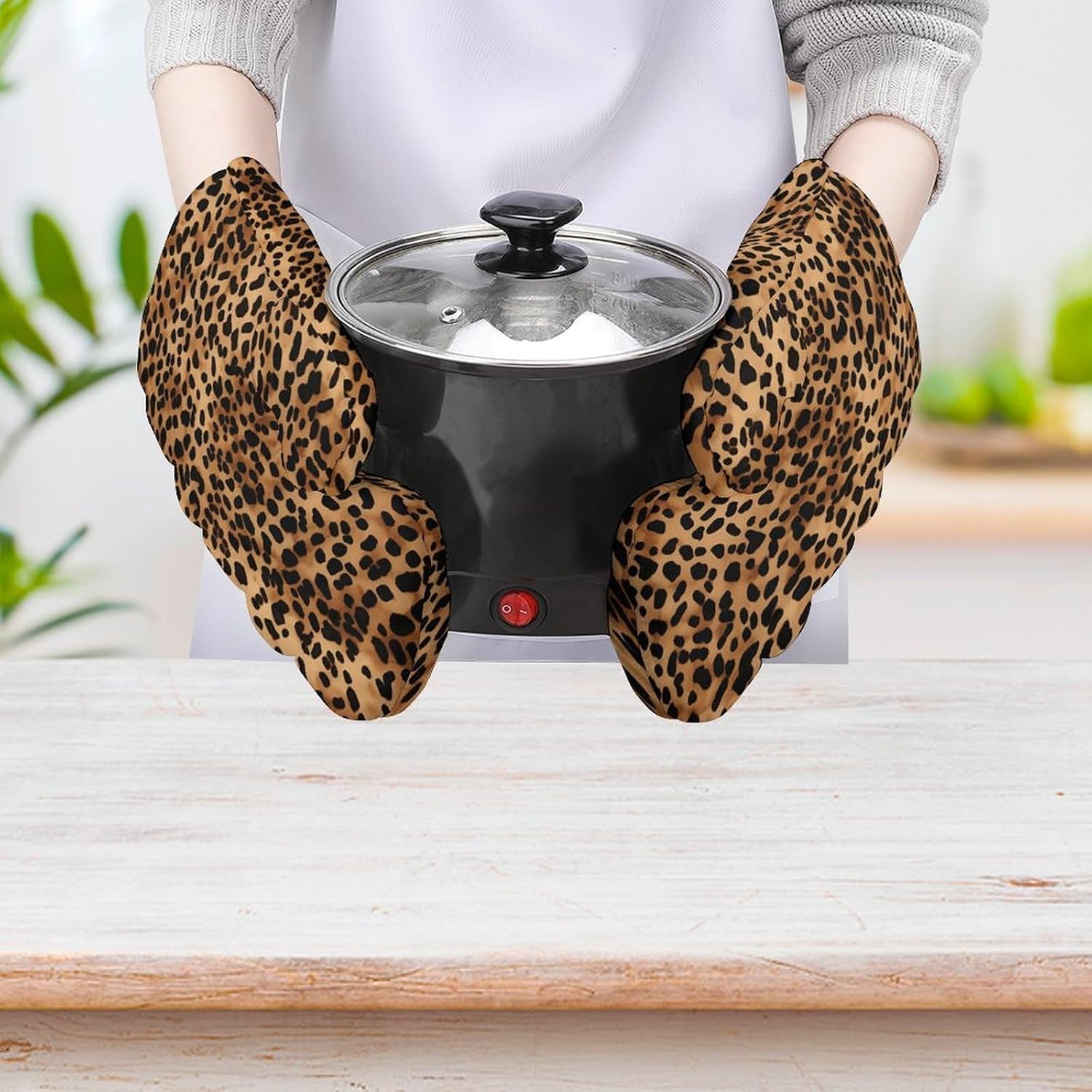 2 Pcs Oven Mitts Heat Resistant Kitchen Gloves Soft Safety Leopard Patterned Wallpaper Oven Glove for Microwave, Barbecue
