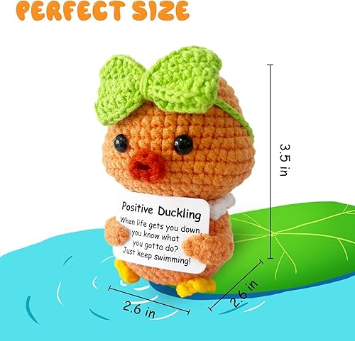 Vista 27 de MHRYEZ Ganso de escritorio posable de 3.5 pulgadas, animales de ganchillo positivos con mensajes positivos, mini ganso de escritorio divertidos