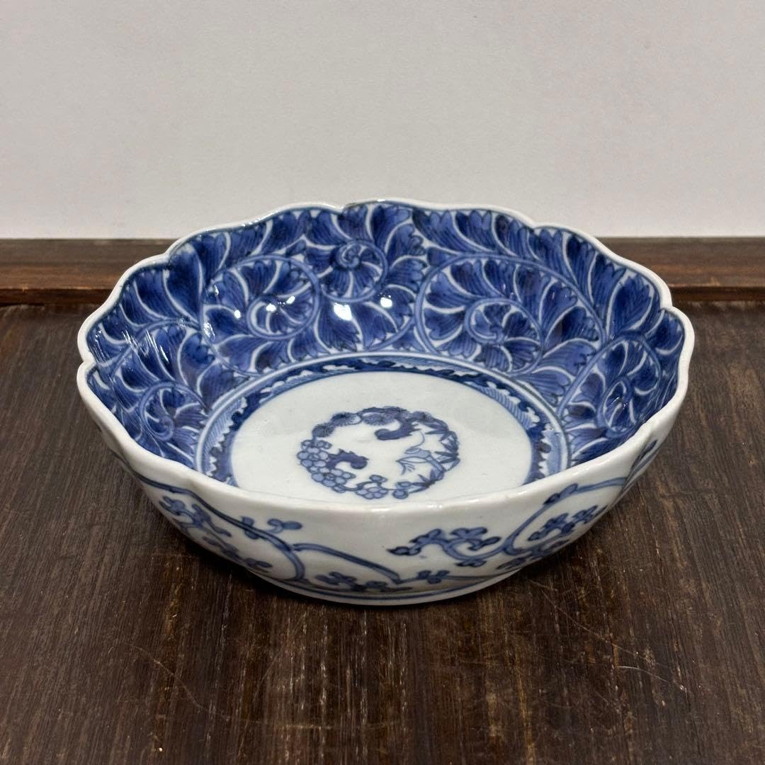 皿　古伊万里　染付　松竹梅　宝尽し　巻物　江戸　唐草 Amazon.co.jp: 古伊万里染付 松竹梅唐草文 輪花小皿江戸中期宝暦年間