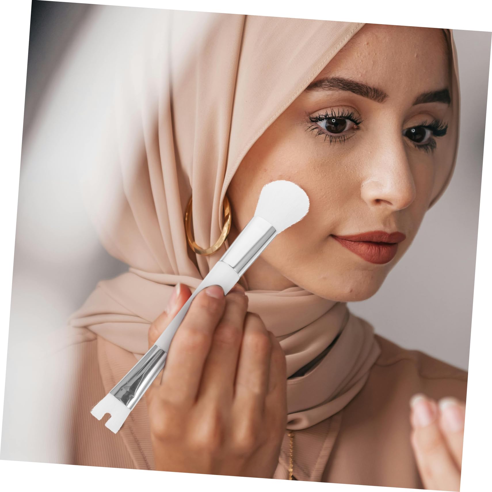 NULYLU Nose Contour u Shaped Makeup Brush Multipurpose Brush High Density Bristles Face Blush Applicator for Women Comfortable to Hold Handle White