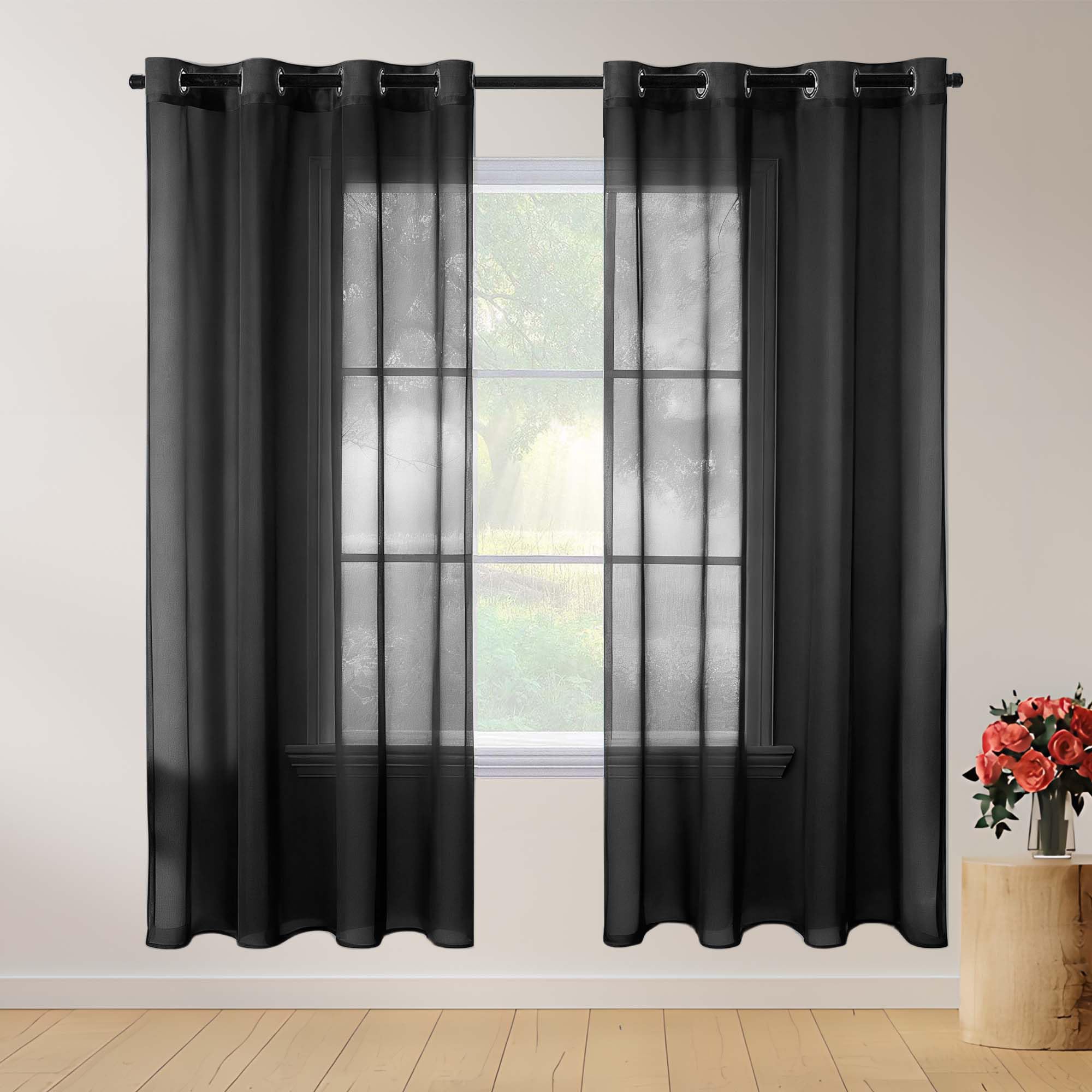 Rideau voilage noir 500x230 pour adoucir la lumière de votre salon en été