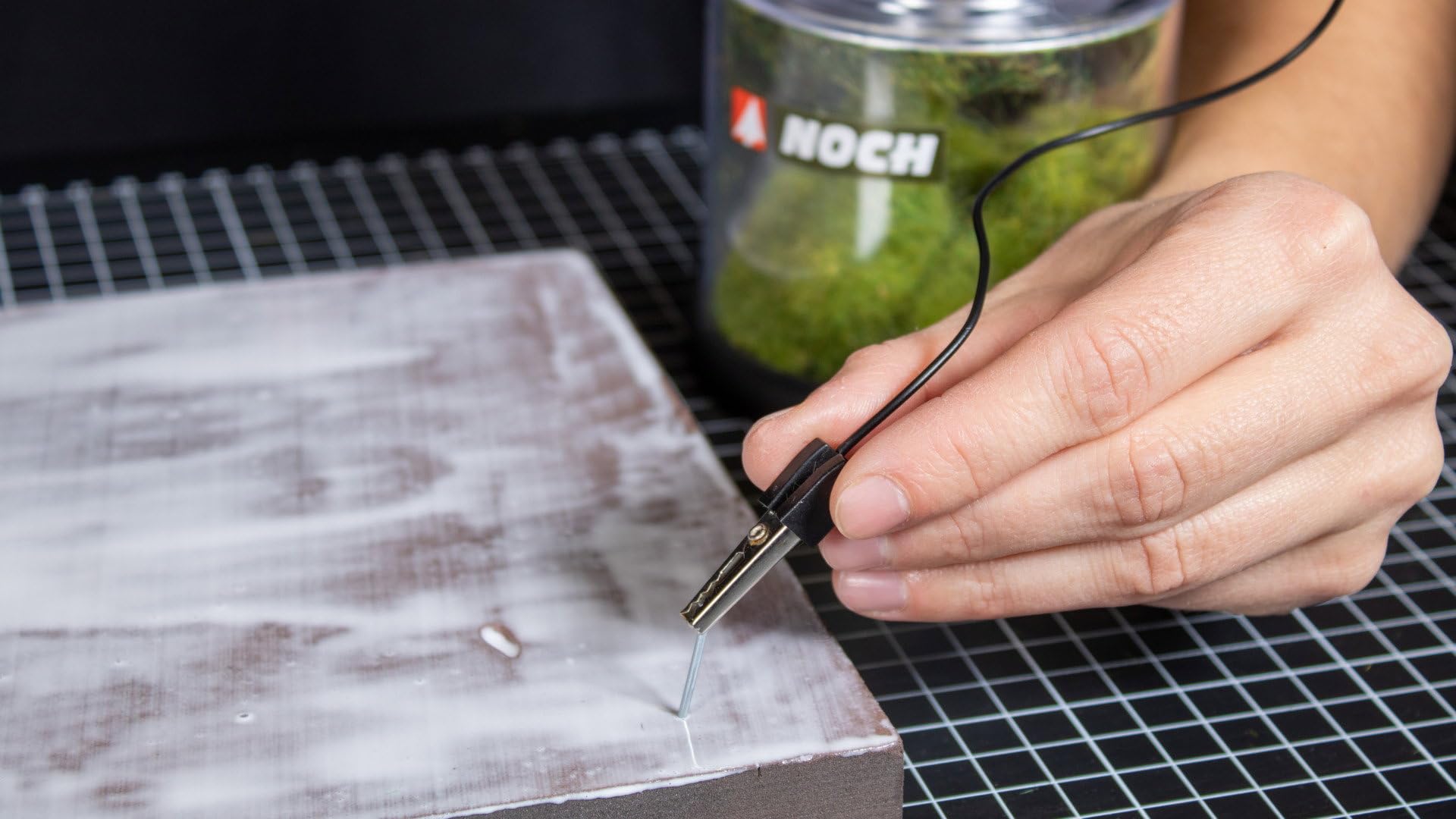 NOCH Gras-Master 4.0 Profi Set mit elektrostatischem Begrasungsgerät, regelbarer Spannung, Zubehör-Set für Modellbau | 60125