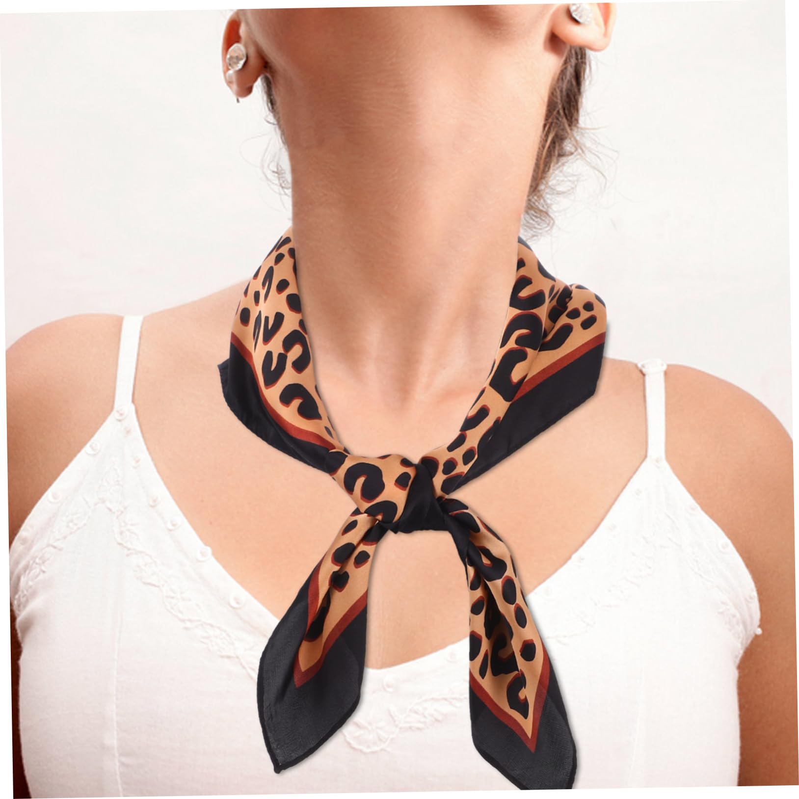 VANZACK Bufanda Cuadrada de Seda Fina Estampado Leopardo, Pañuelo para Mujer, Accesorio Ligero para Bolso, Uso Diario y Obsequio Día Madre, Tamaño 70x70 Cm, Color Negro Color Aleatorio