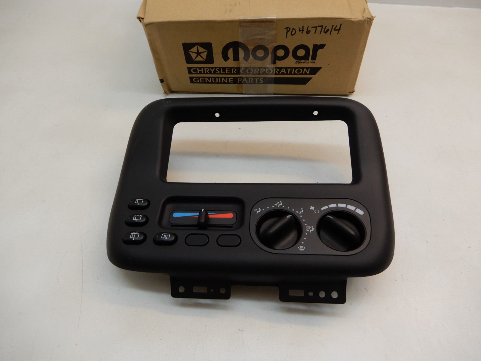 Amazon.com: MOPAR 4677614 - Control Heater : Automotive 3Q自動車S-VT