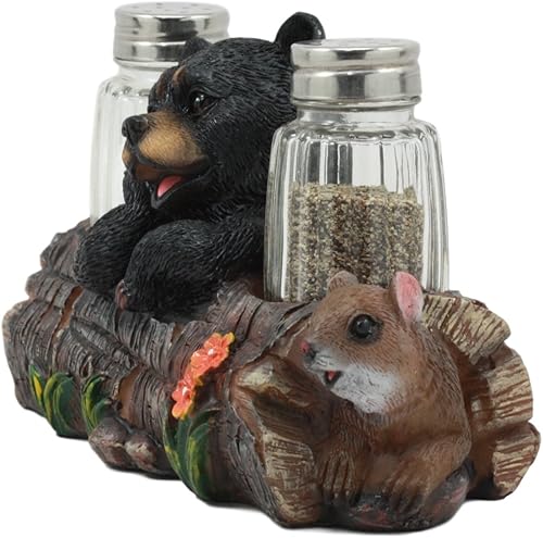Miniatura 4 de Ebros - Oso de bebé negro sentado en tronco con ardilla, salero y pimentero, estatua de 6.75 pulgadas de largo, cabaña larga, oso caprichoso, centro