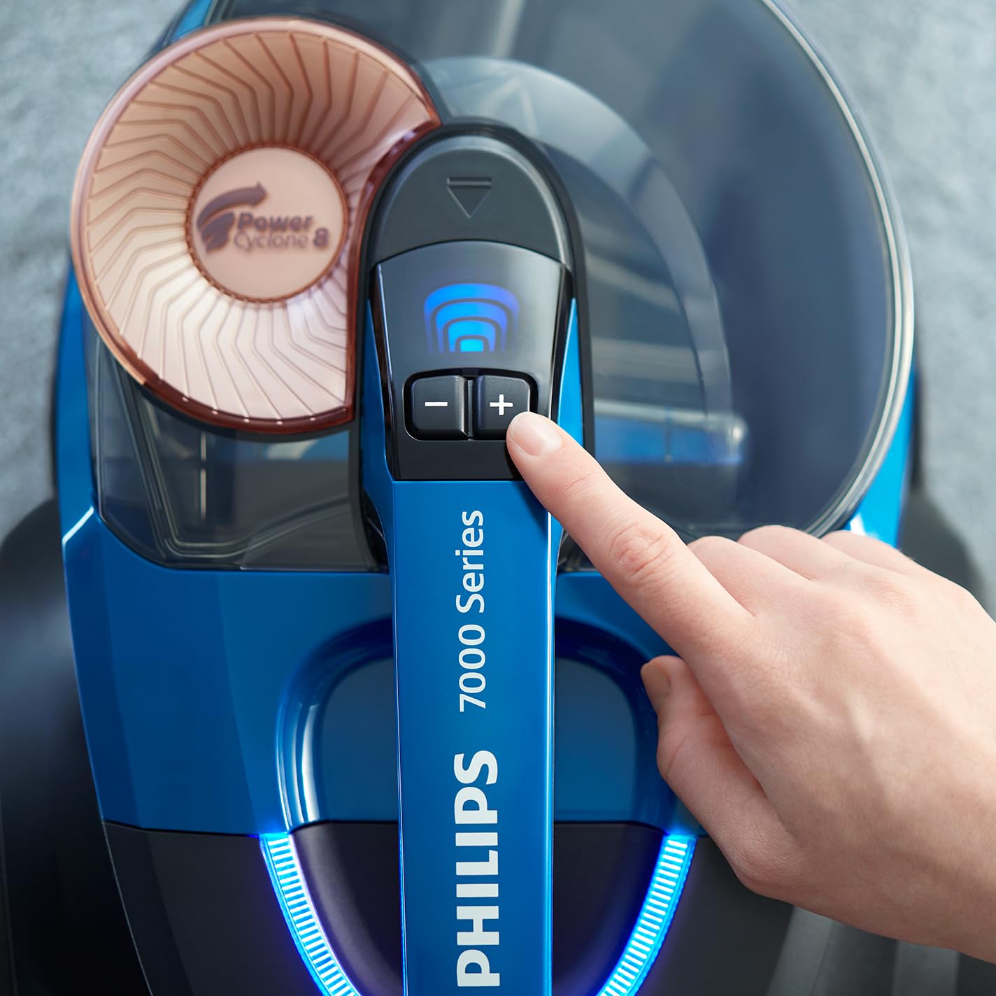 PHILIPS PowerPro Expert Beutelloser Staubsauger – Kompakt, 900-W-Motor, PowerCyclone 8 Technologie für Starke Saugleistung, Multi-Oberflächen-Reinigung, Allergy Lock, Super Turbo Bürste (FC9745/09)