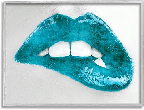 Stupell Industries Moderna fotografía de labios azul a la moda femenina, diseñada por Sarah McGuire gris enmarcado para pared, 14 x 11, plata