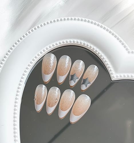 Miniatura 3 de Uñas postizas a presión medianas con punta francesa de almendra MABKJLF color nude, cobertura completa, estrellas plateadas, uñas postizas con