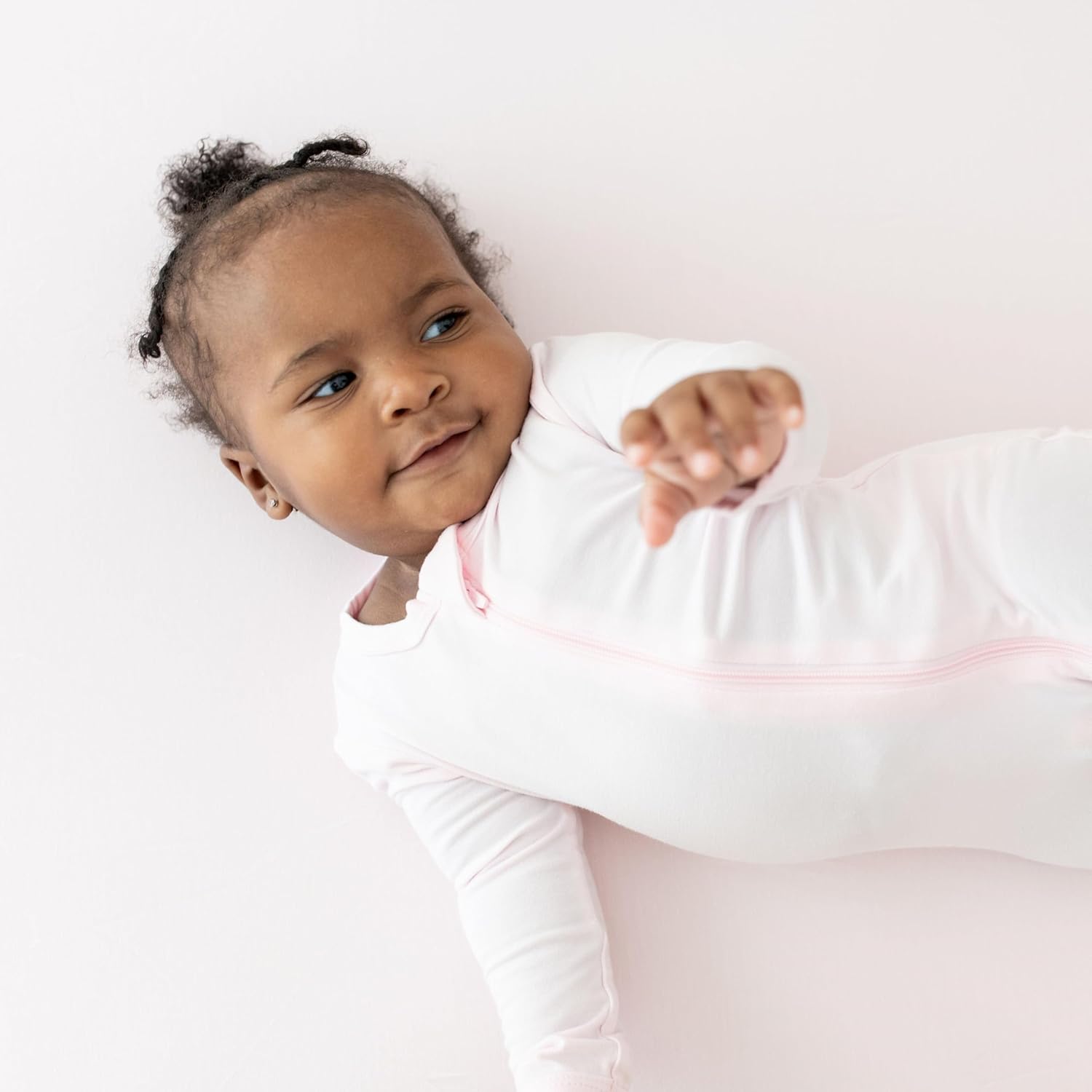 KYTE BABY ソフトバンブーレーヨン長袖ユニセックスボディスーツ、0-24ヶ月