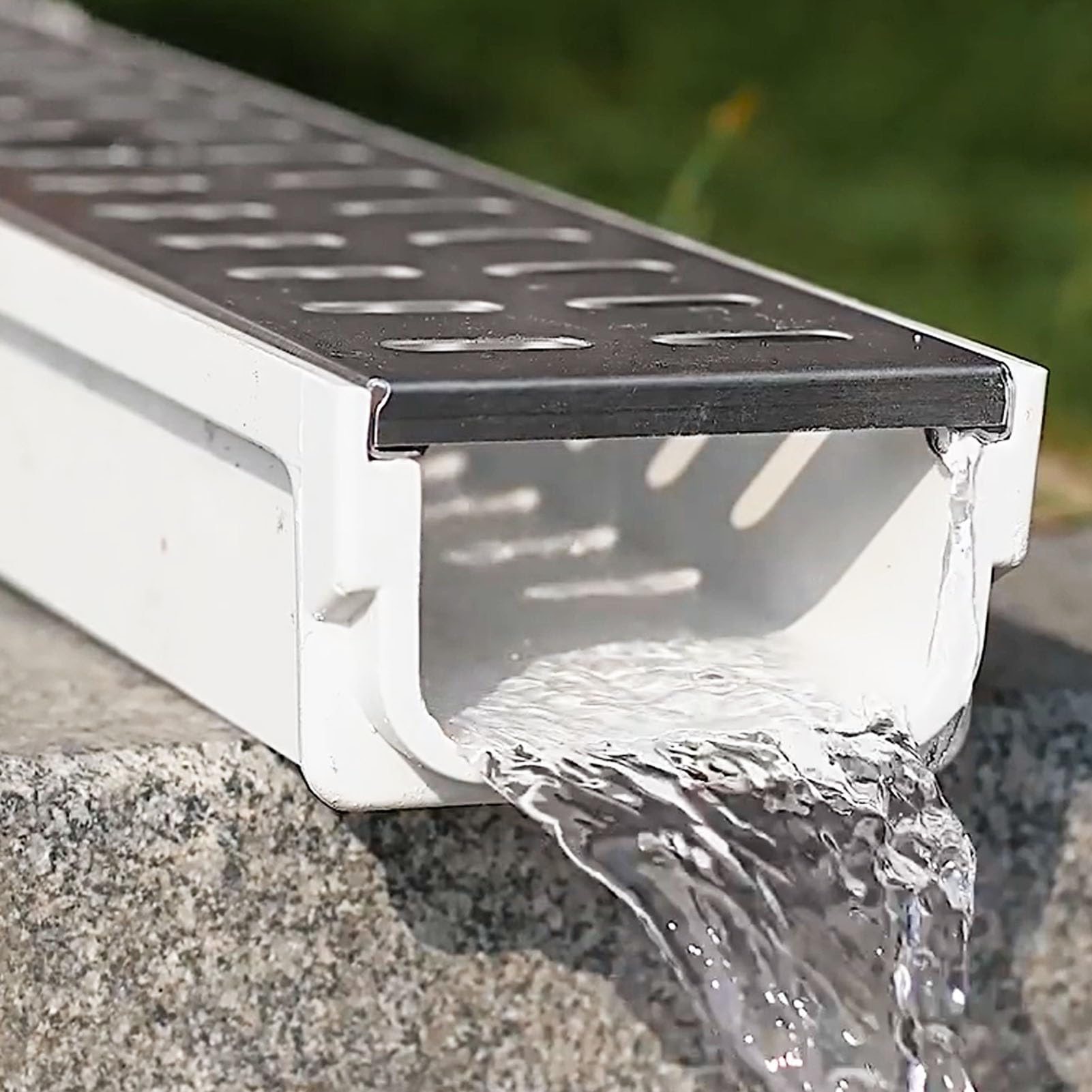 Caniveau en résine en U pour drainage d'allée de jardin et terrasse de 4 à 15 cm
