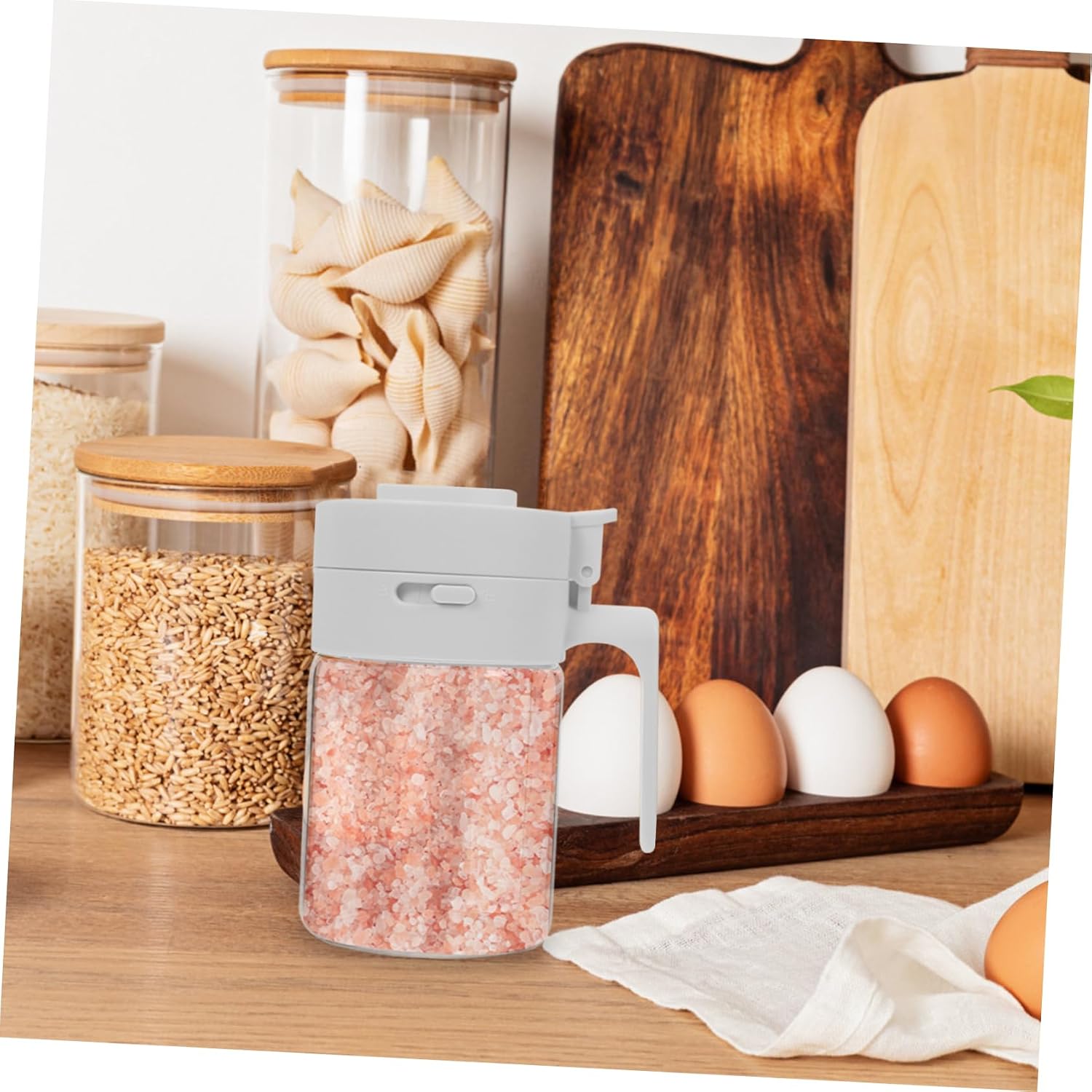 Refillable Spice Jar Shaker Transparent Kitchen Seasoning Container for Salt Pepper and Sugar Convenient Household Condiment Bottle with Airtight Seal and Easy Pour Design