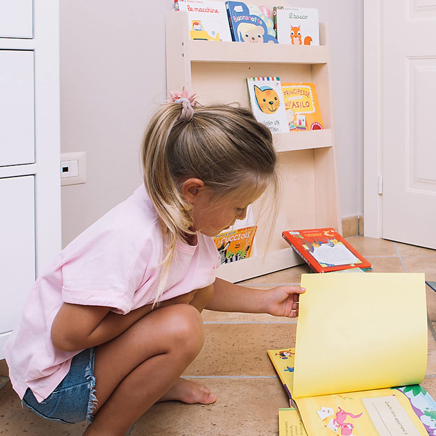 Dotty by Libreria montessoriana per Bambini in Legno | Scaffali a 3 Altezze | Libreria Frontale educativa | Progettata da esperti educatori | Prodotta in Toscana, Legno Naturale, Casetta