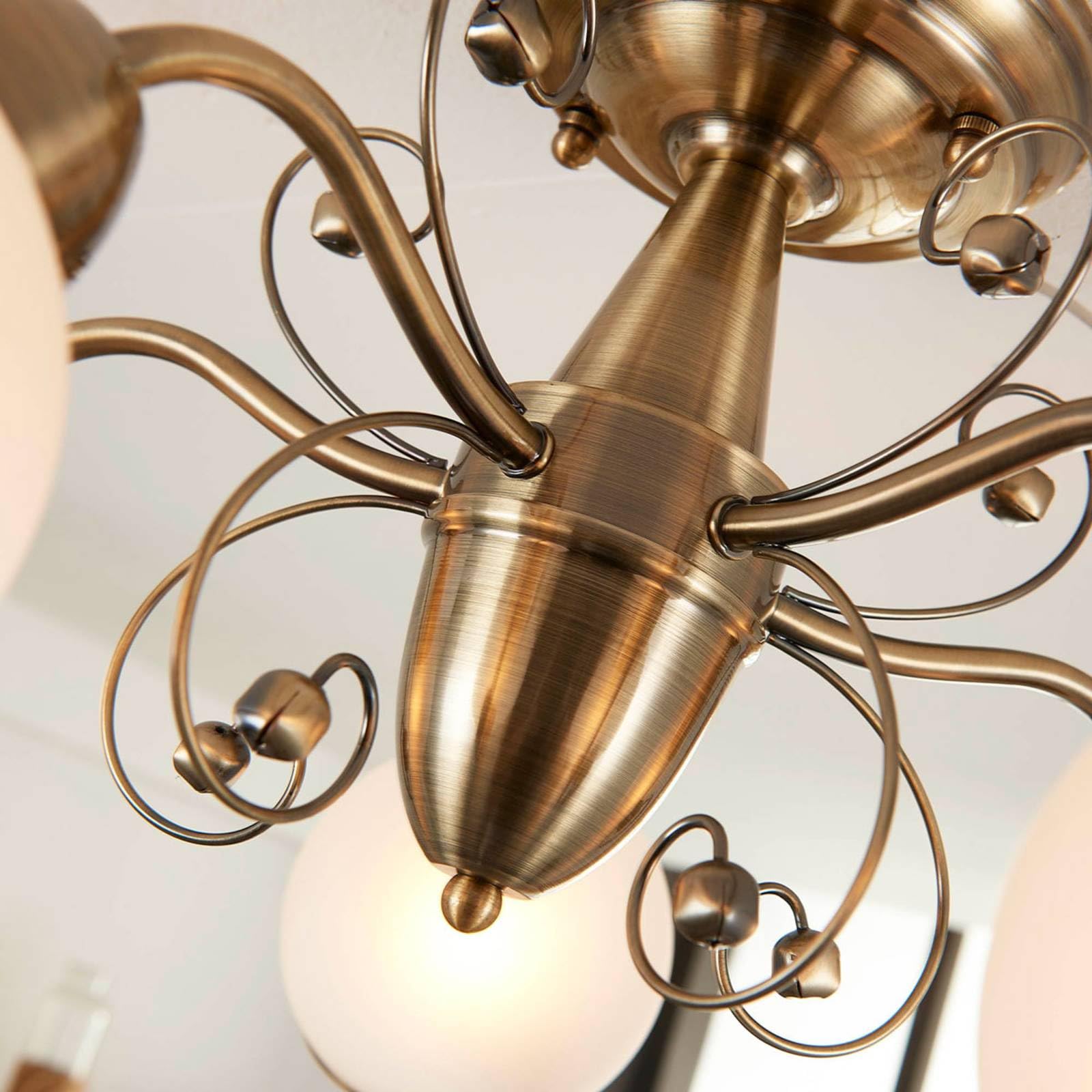 Lindby Plafoniera 5 Luci Sfere in Vetro Ø 59 cm, Lampadario Soggiorno Ottone Anticato 5x E14 Lampada da Soffitto Camera Letto Sospensione Vintage per Classico Sala Pranzo