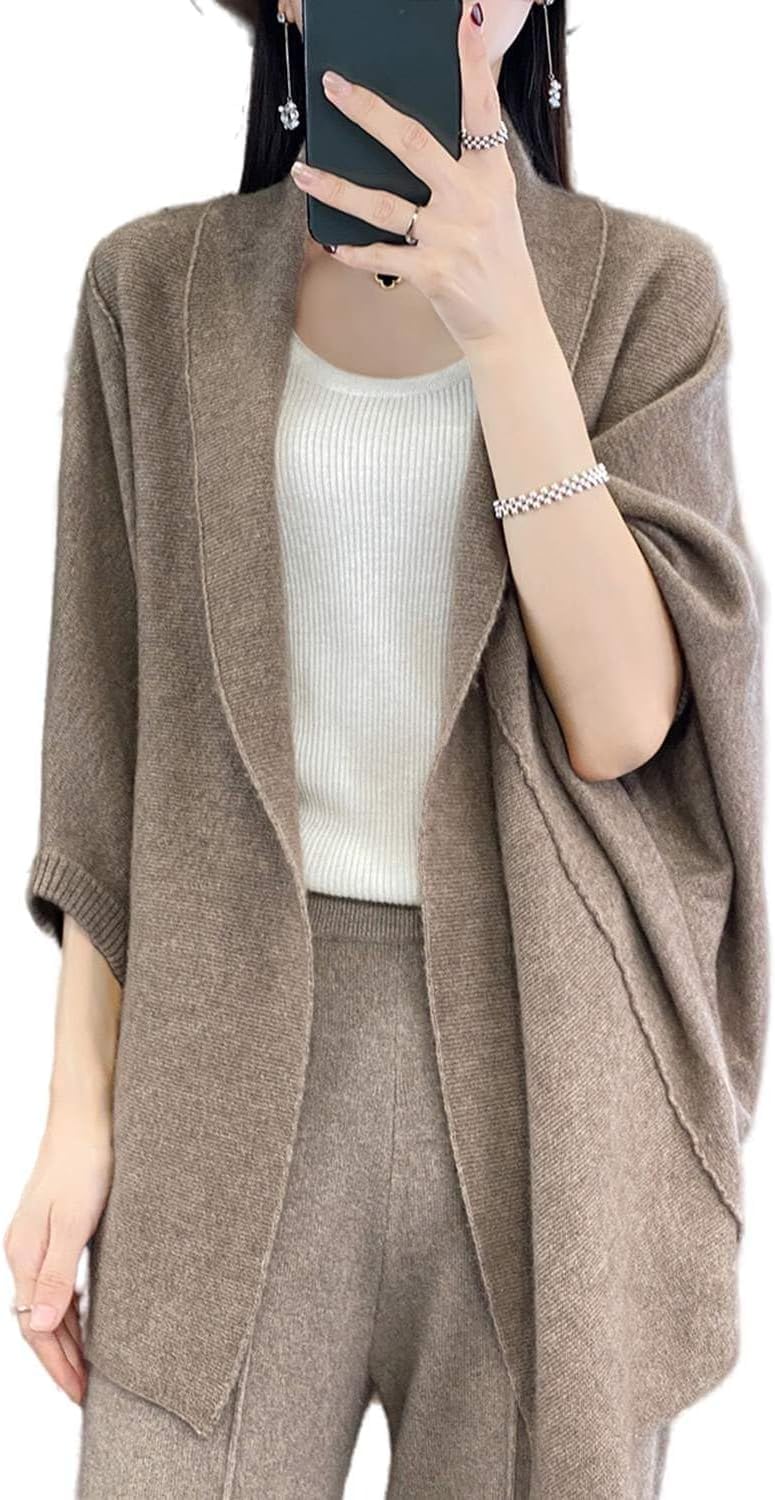 Châle en laine mérinos pour femme : l'élégance d'un poncho en maille camel