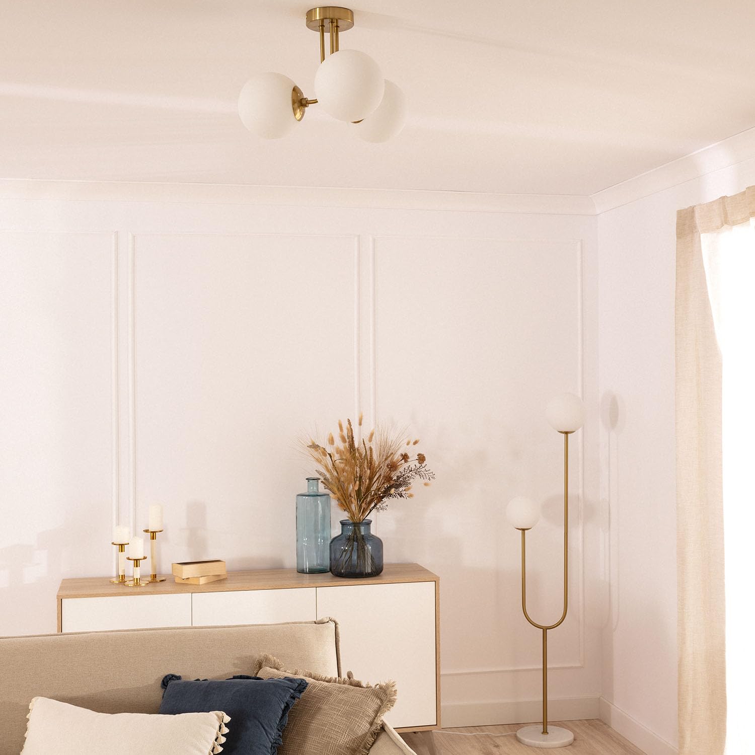 LEDKIA Lampadario Metallo e Vetro Moonlight Brass 3 punti luce Bianco | Attacco E27 | Design Moderno per Interni | IP20 | Ø41 cm, Bianco