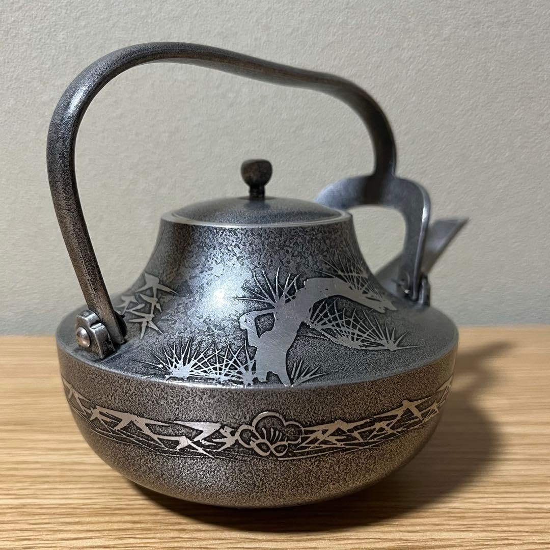 Amazon.co.jp: 銚子屠蘇器 錫 レトロ 年代物 松模様 お正月 酒器