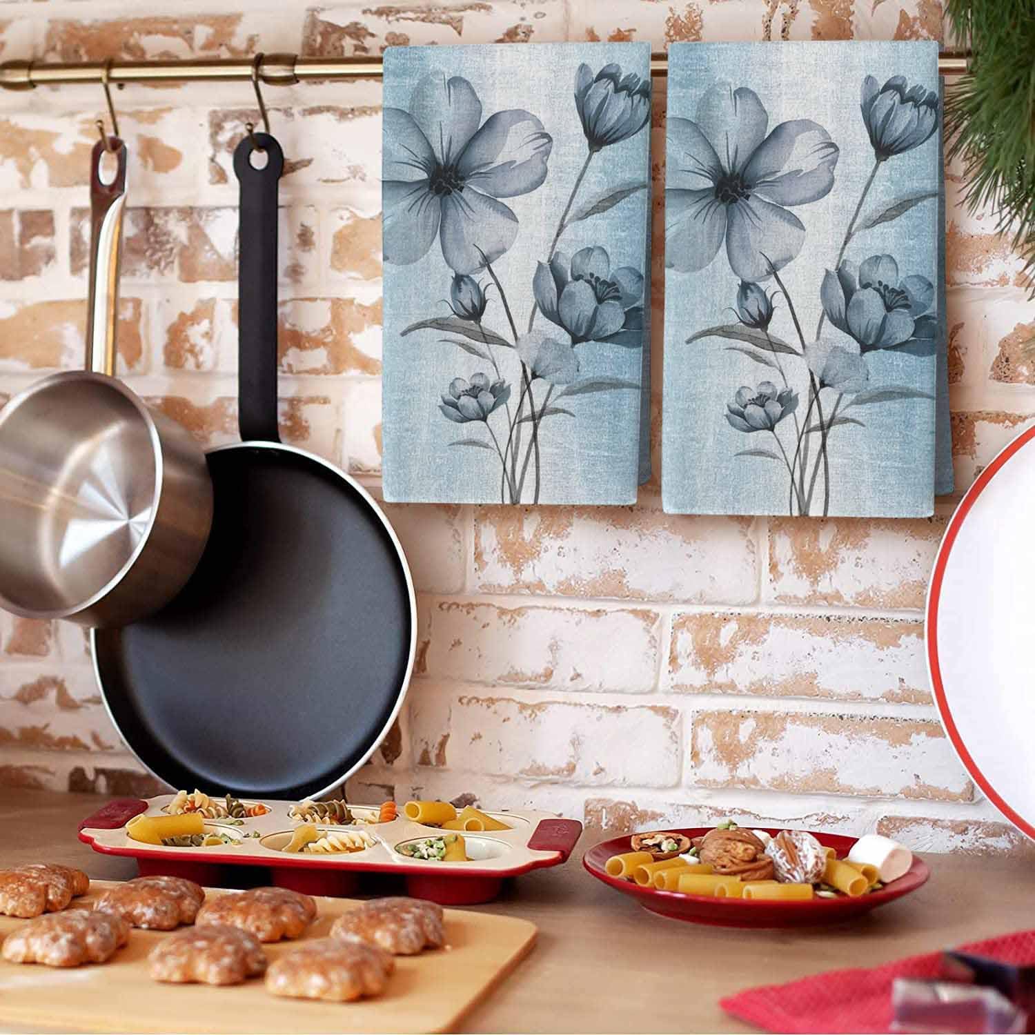 Spring Floral Kitchen Towels, Blue Ombre 18x28 Inch Soft Kitchen Dish Cloth, Retro Flowers Home Decor Cotton Linen Tea Towels/Bar Towels/Hand Towels 2 PCS