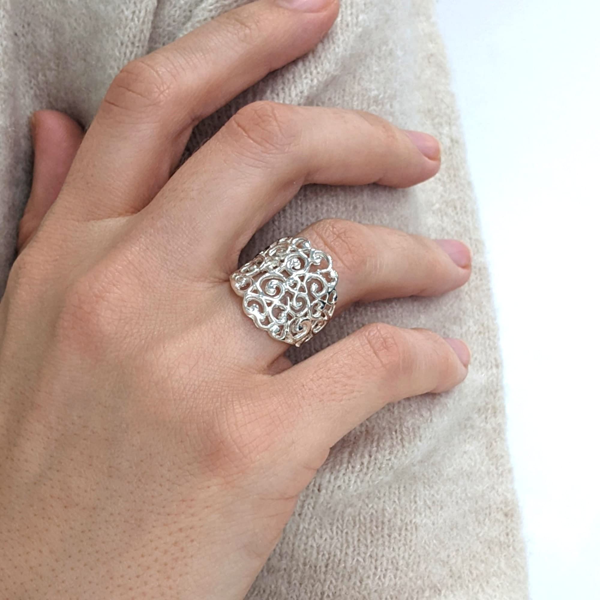 Silverly Anillo de Plata de Ley con Filigrana en Espiral para Mujer | Banda Ancha con Volutas | Anillo de Plata 925 Calado con Volutas Ornamentadas Estilo Barroco