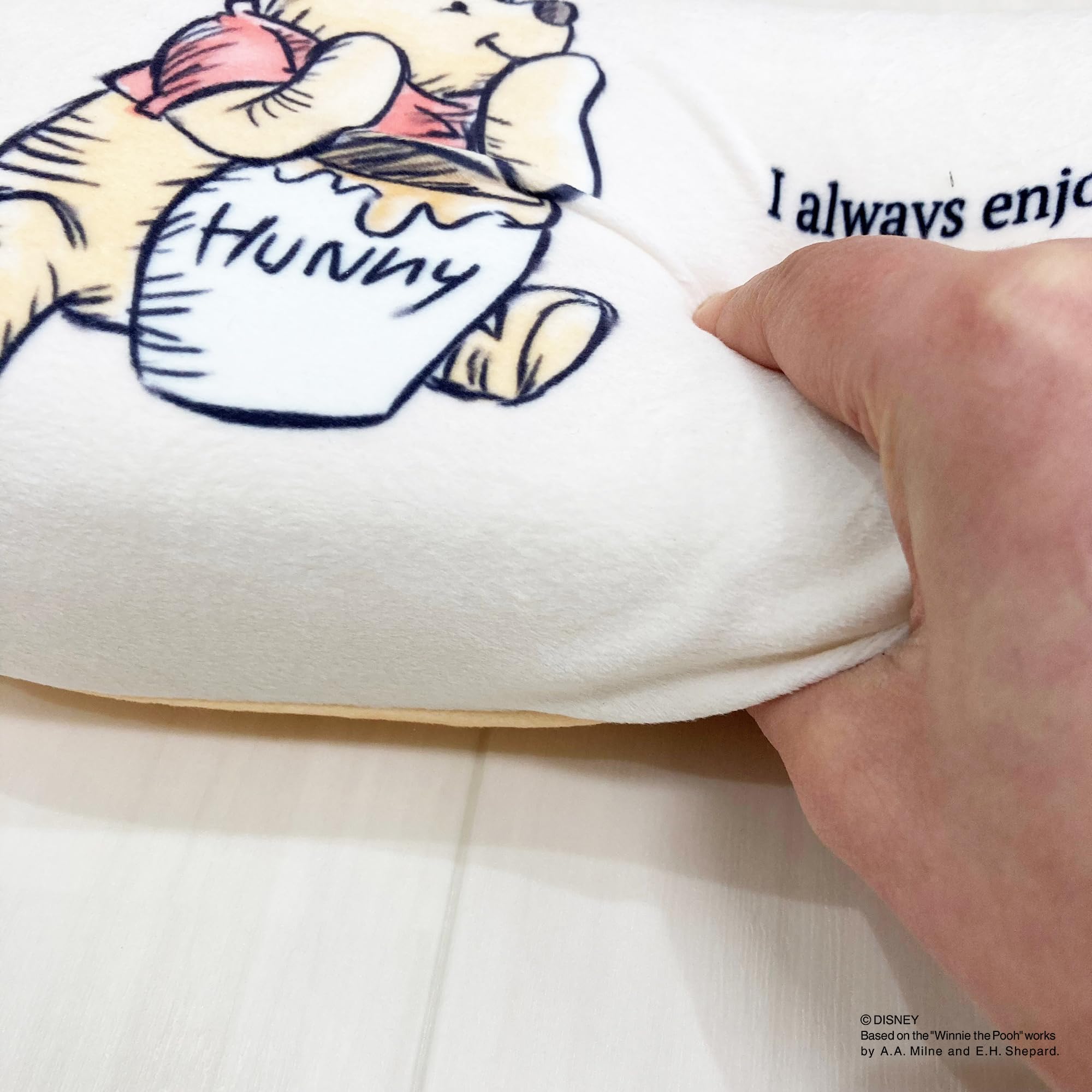 Amazon.co.jp: MORIPiLO 低反発クッション 腰枕 くまのプーさん