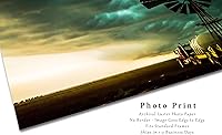 Vista 2 de Impresión de fotografía campestre (no enmarcada) Imagen de molino de viento y camión bajo nubes de tormenta avanzadas en el día de verano