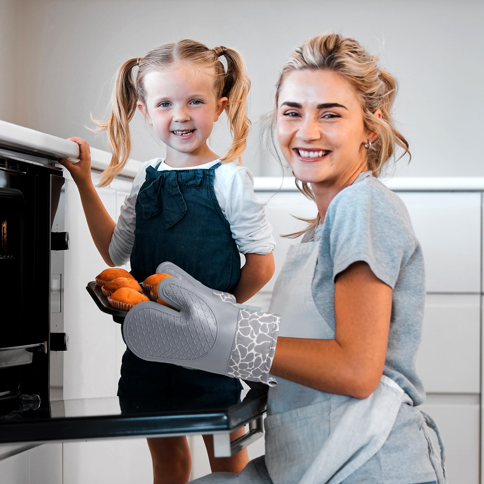 Cozary Ofenhandschuhe Topflappen Set, Hitzebeständige 1 Paar Ofenhandschuhe und 2 Topflappen, Anti-Rutsch Silikon Topflappen Handschuh für Kochen Backen Grillen