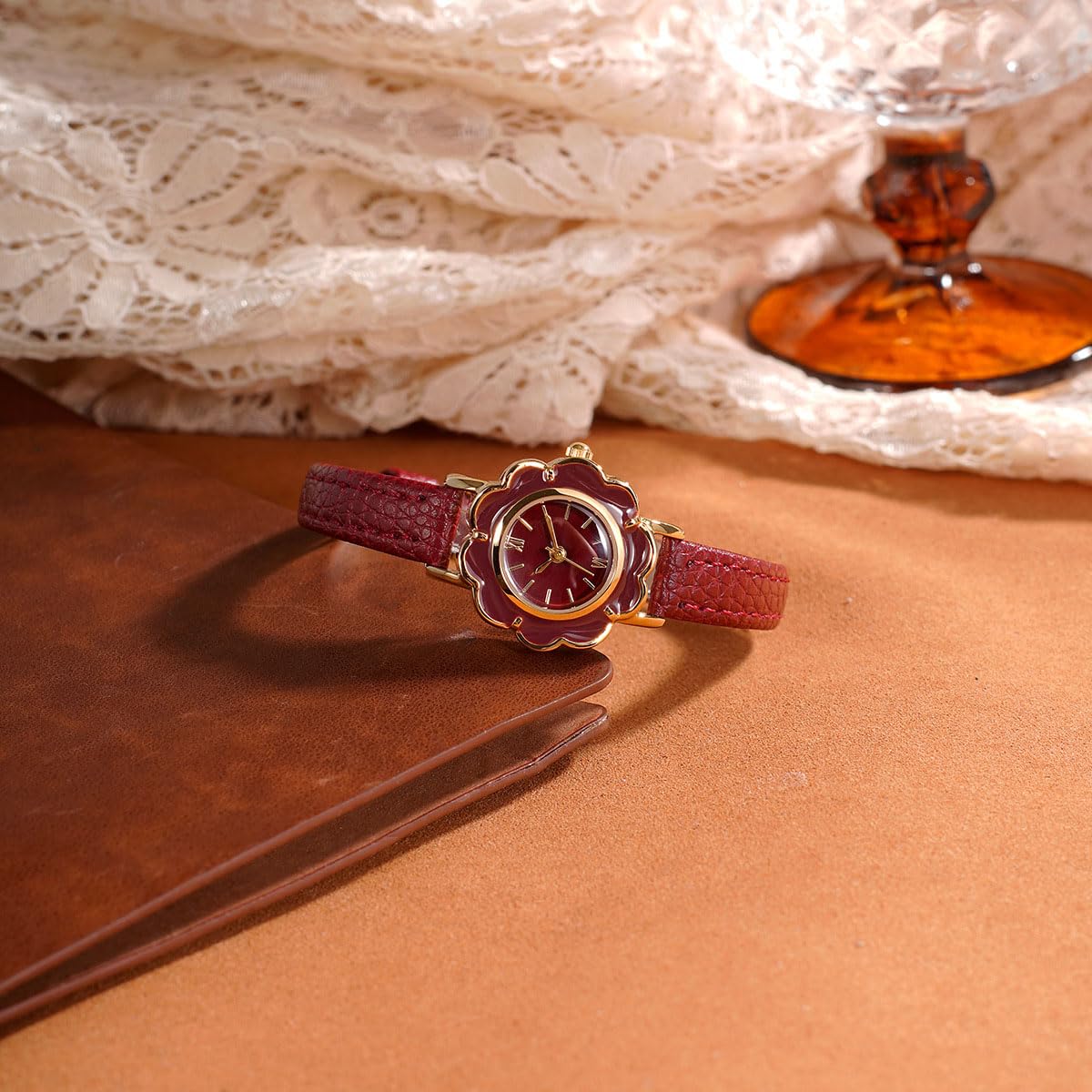 ADSBIAOYE Reloj de pulsera de cuarzo para mujer, con correa de cuero, delicado y creativo en forma de flor