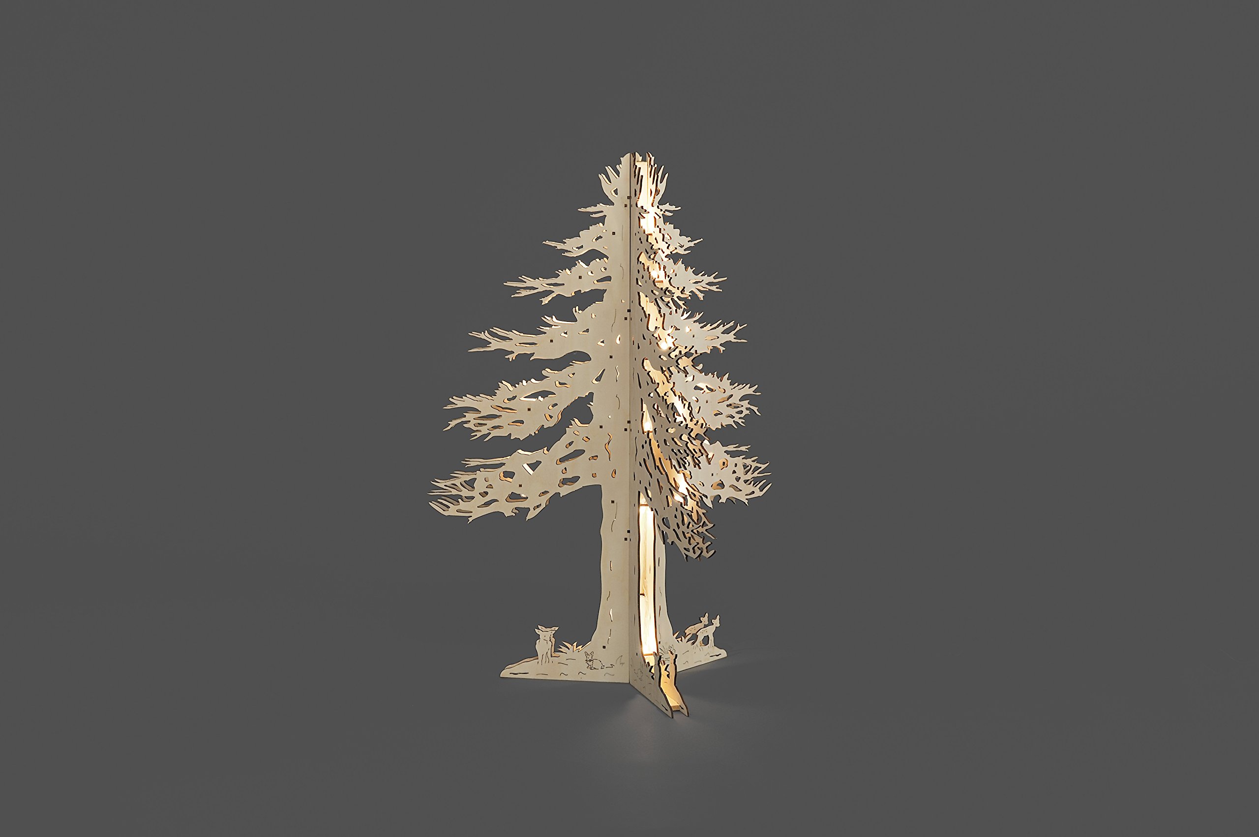 Konstsmide 2849-100 LED "Baby Rentiere um einen Kieferbaum" Holz Willkommenslicht Naturholz/für Innen (IP20) / 4,5V Innentrafo oder Batteriebetrieb / 27 warmweiße Dioden/transparentes Kabel