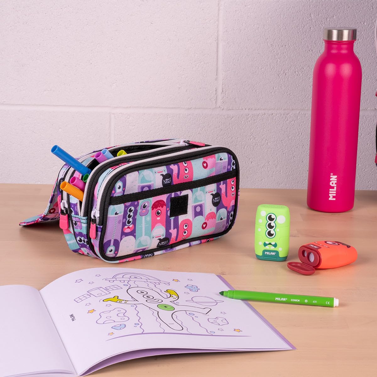 ColePack Pro - Lote de Estuche Portatodo Triple con 4 Cremalleras y Material Escolar de Primeras Marcas Incluido (Aliens)