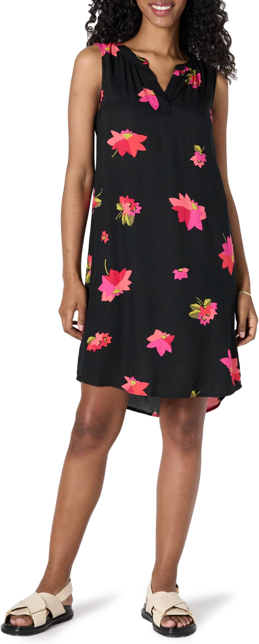 Amazon EssentialsWomen's Sleeveless Woven Shift Dress