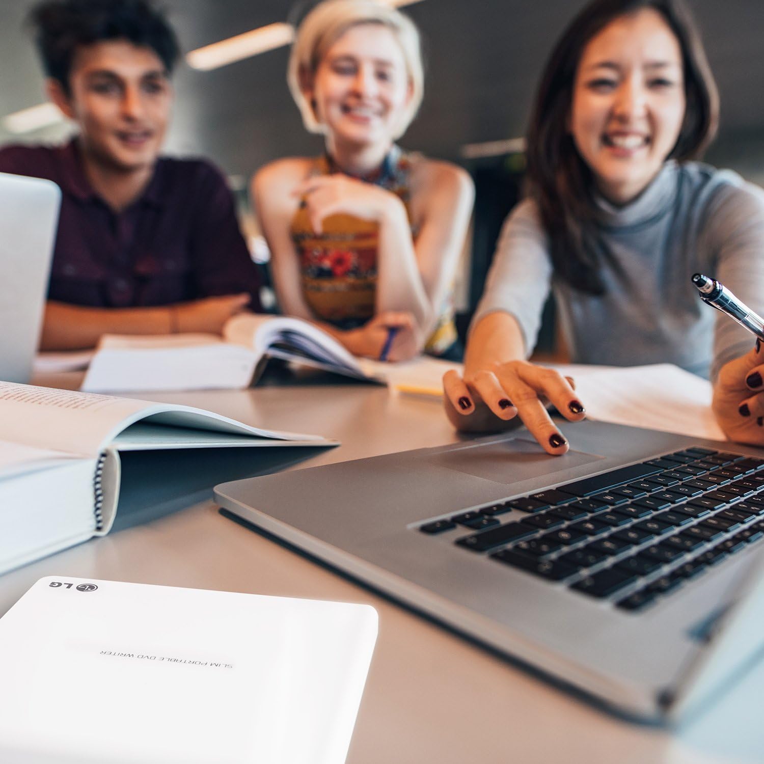 LG Electronics USB 3.0 Compatible Super-Multi Slim Portable DVD+/-RW External Drive for PC Windows, Linux, Mac OS with M-DISC Support GP65NS60 (Silver)