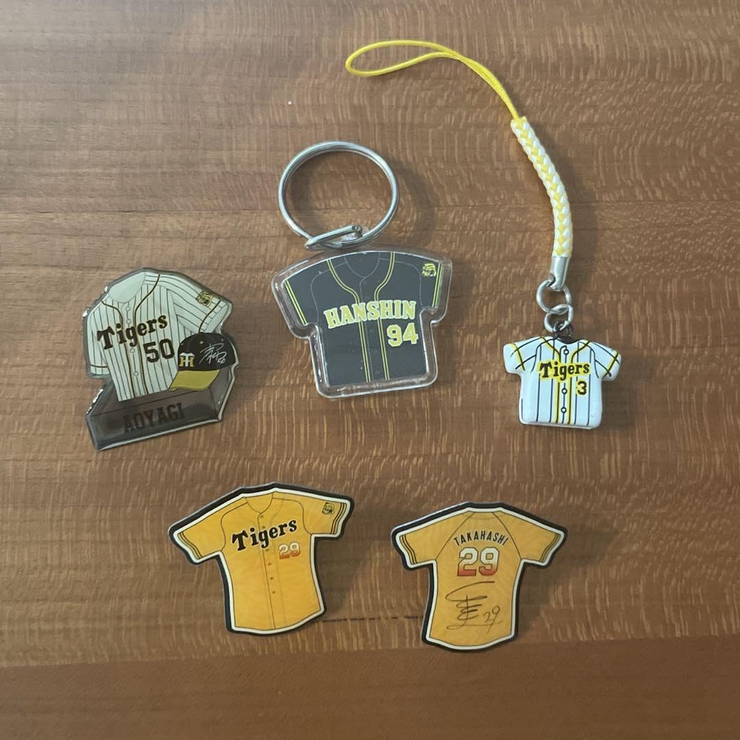 Amazon.co.jp: 阪神タイガース ピンバッジ キーホルダー セット 大山 