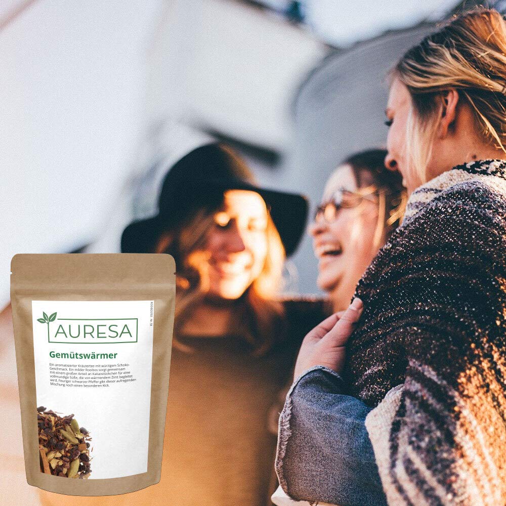 AURESA Ayurveda Tee Gemütswärmer | Kräutertee mit Rooibos, Kakao-Stücken und Zimt | Gute Laune Mischung für die Tasse