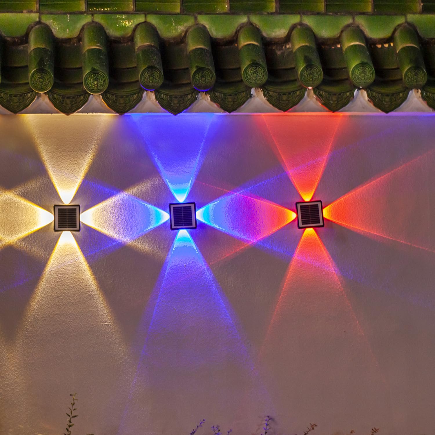 Luces solares de pared para exteriores, iluminación arriba y abajo, impermeable IP65, luz de valla para patio, jardín, garaje, piscinas, cubierta (4 LED, multicolor, paquete de 2)