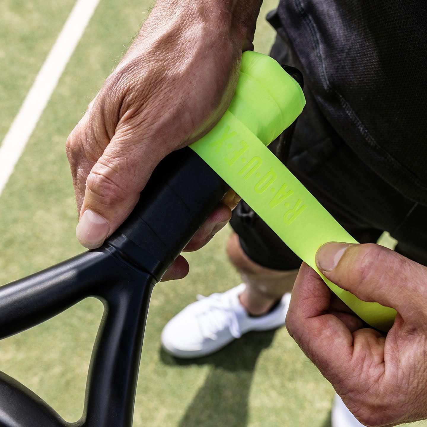 Raquex Surgrip Evade pour Raquettes de Padel — 10 Couleurs — Paquet de 3 surgrips, 0,65 mm d'épaisseur — Surgrip antidérapant Absorbant et légèrement adhésif pour Raquettes de Padel ou de Pickleball