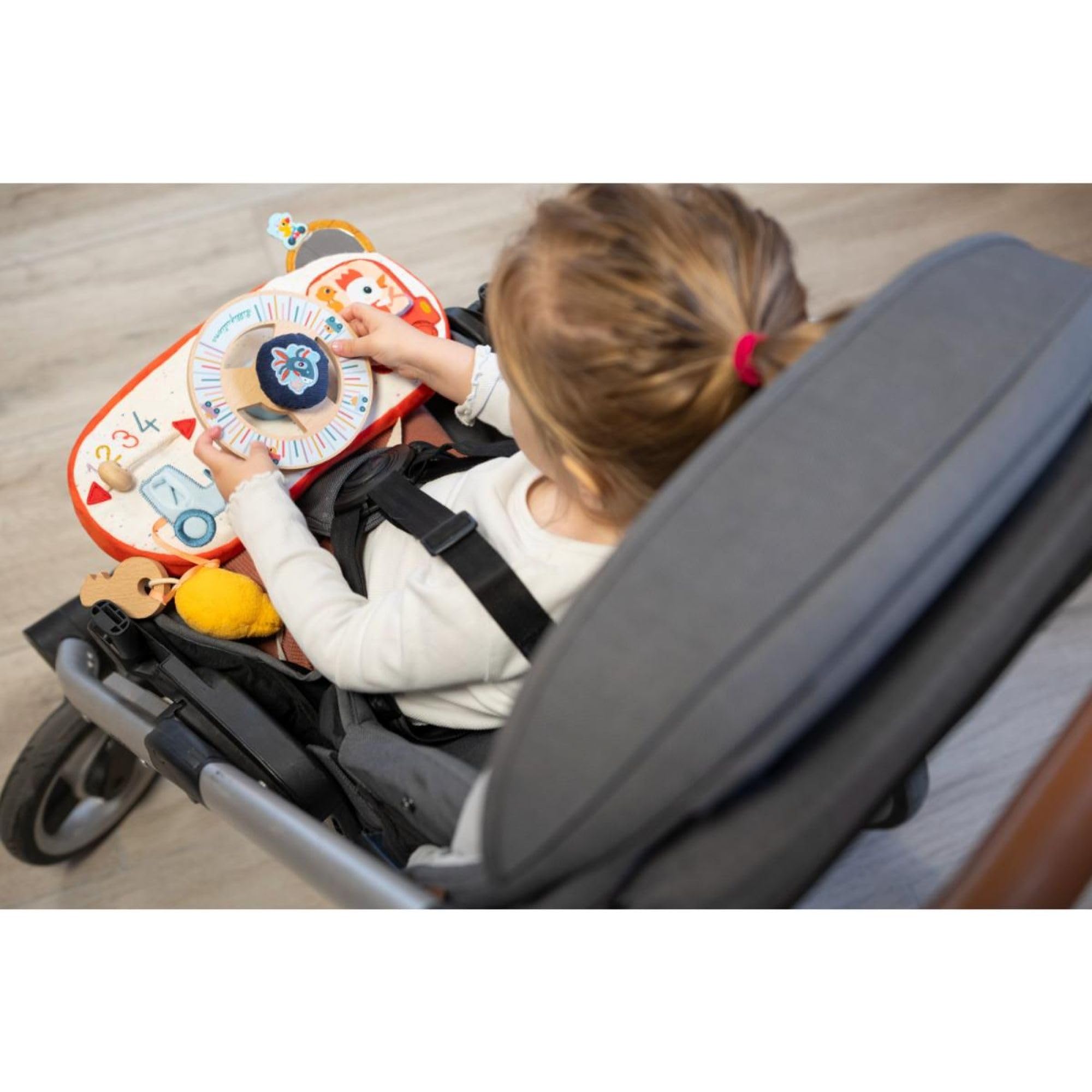 LILLIPUTIENS - Panneau d’activités Bébé - Idéal en Voiture - Jouet interactif avec Volant, clé et rétroviseur - Busy Board - Stimule la motricité et l’Imagination Enfant - Dès 12 Mois - 83526