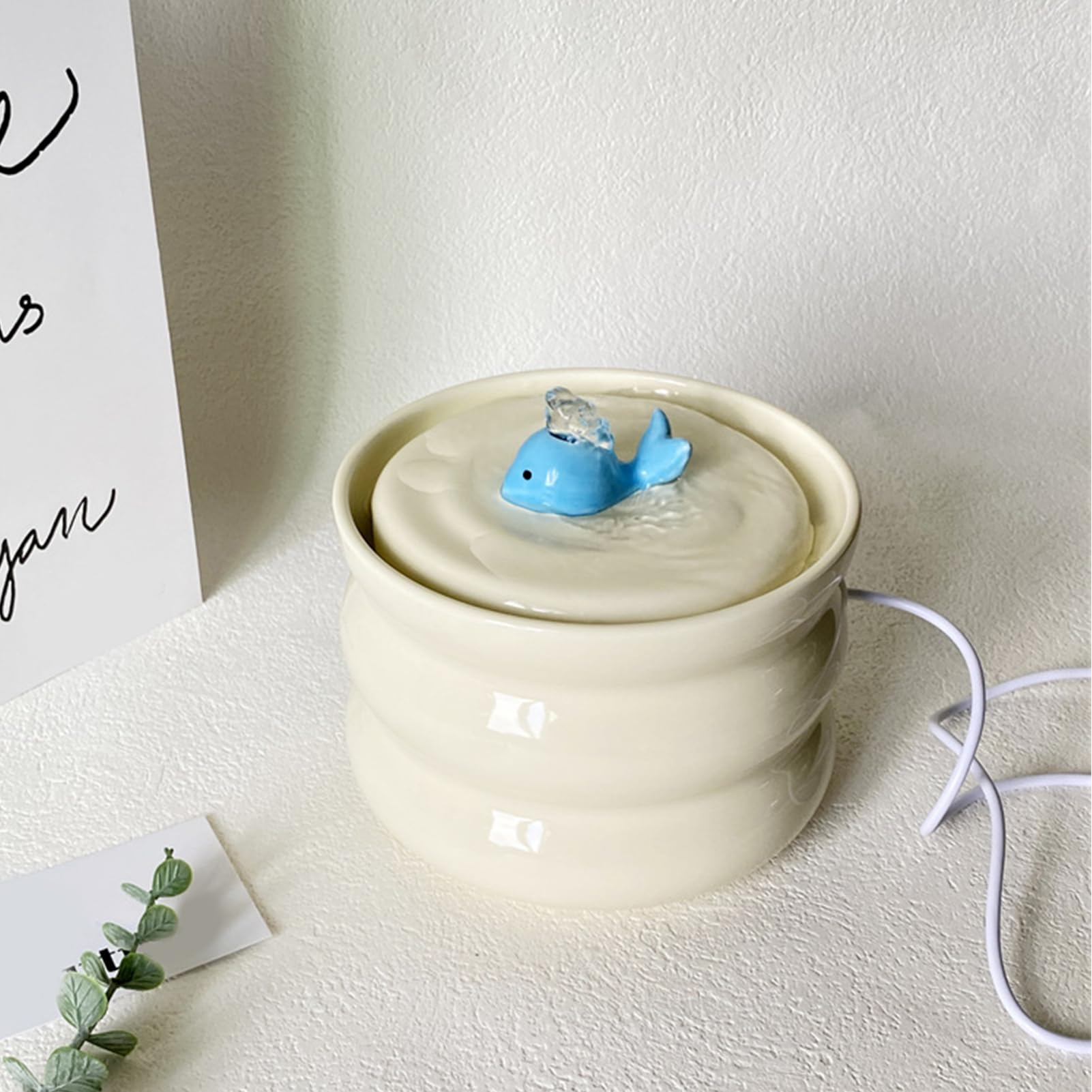 Fuente de Agua automática para Gatos con un Bonito diseño de Ballena, dispensador de Agua de cerámica Hecho a Mano para Mascotas (Gatos y Perros).