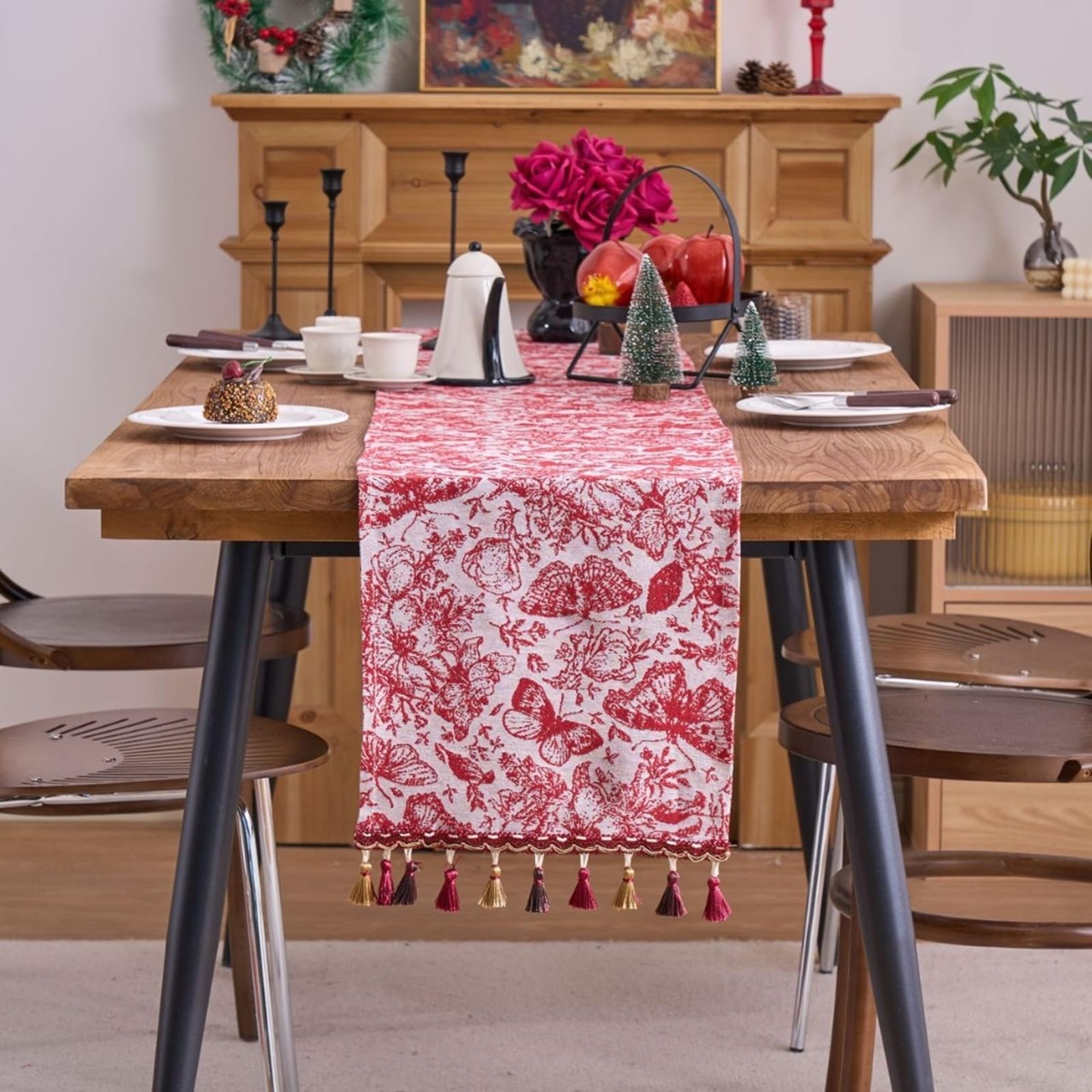 Chemin de table mariage rouge jacquard papillons 33x350 cm en polyester et coton de fête