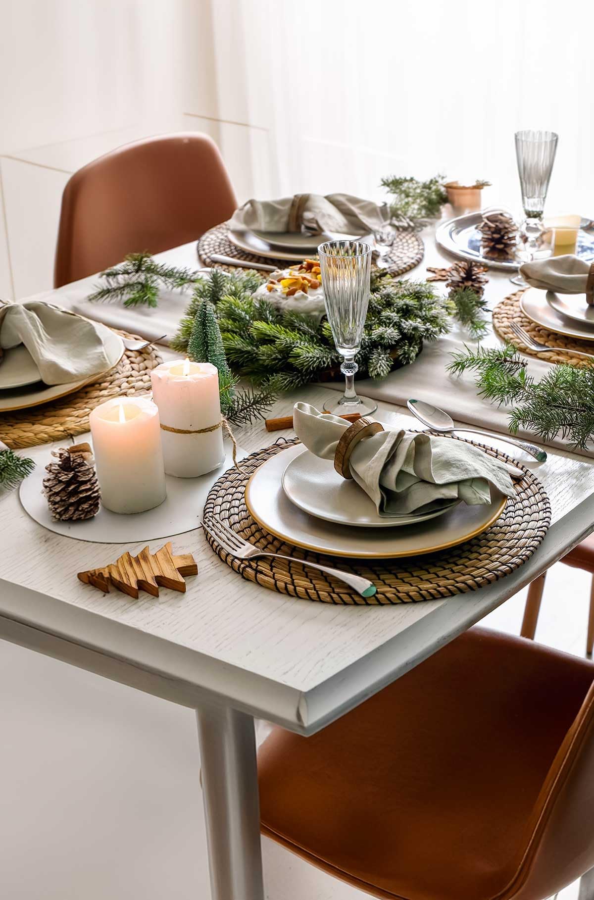 Adventskranz echt - Tannenkranz - Mixtellerkranz Nobilis - Konifere - 100% natürlicher echter Adventskranz - einseitig gebunden - Türkranz - Tischkranz - Weihnachtsdeko (Durchmesser 40 cm)