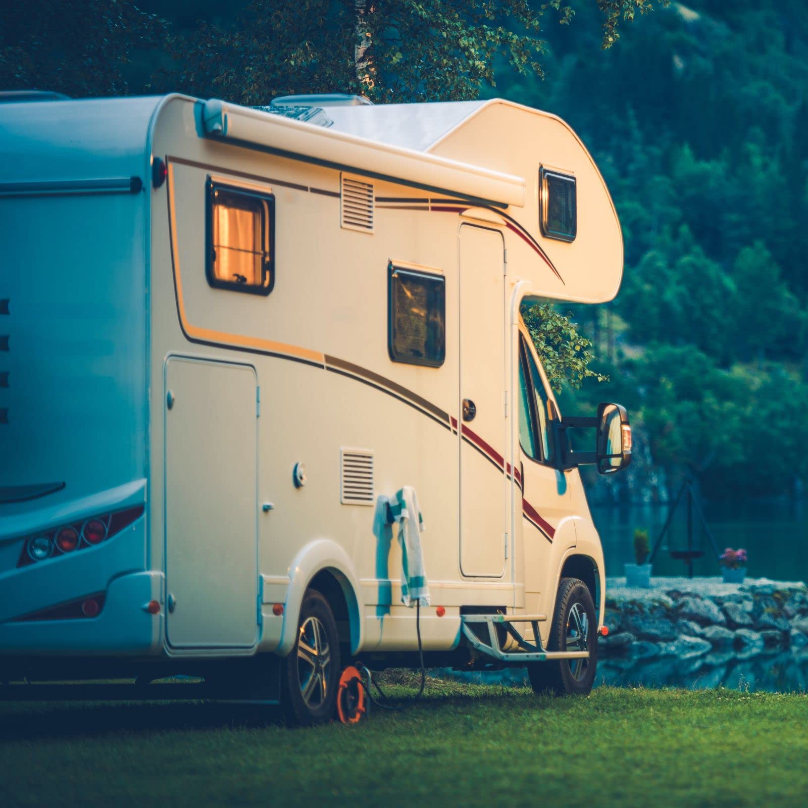 10 L Einstreu für Trenn-, Trocken-, Camping- & Komposttoiletten, Streu ohne Torf, mit Pflanzenkohle