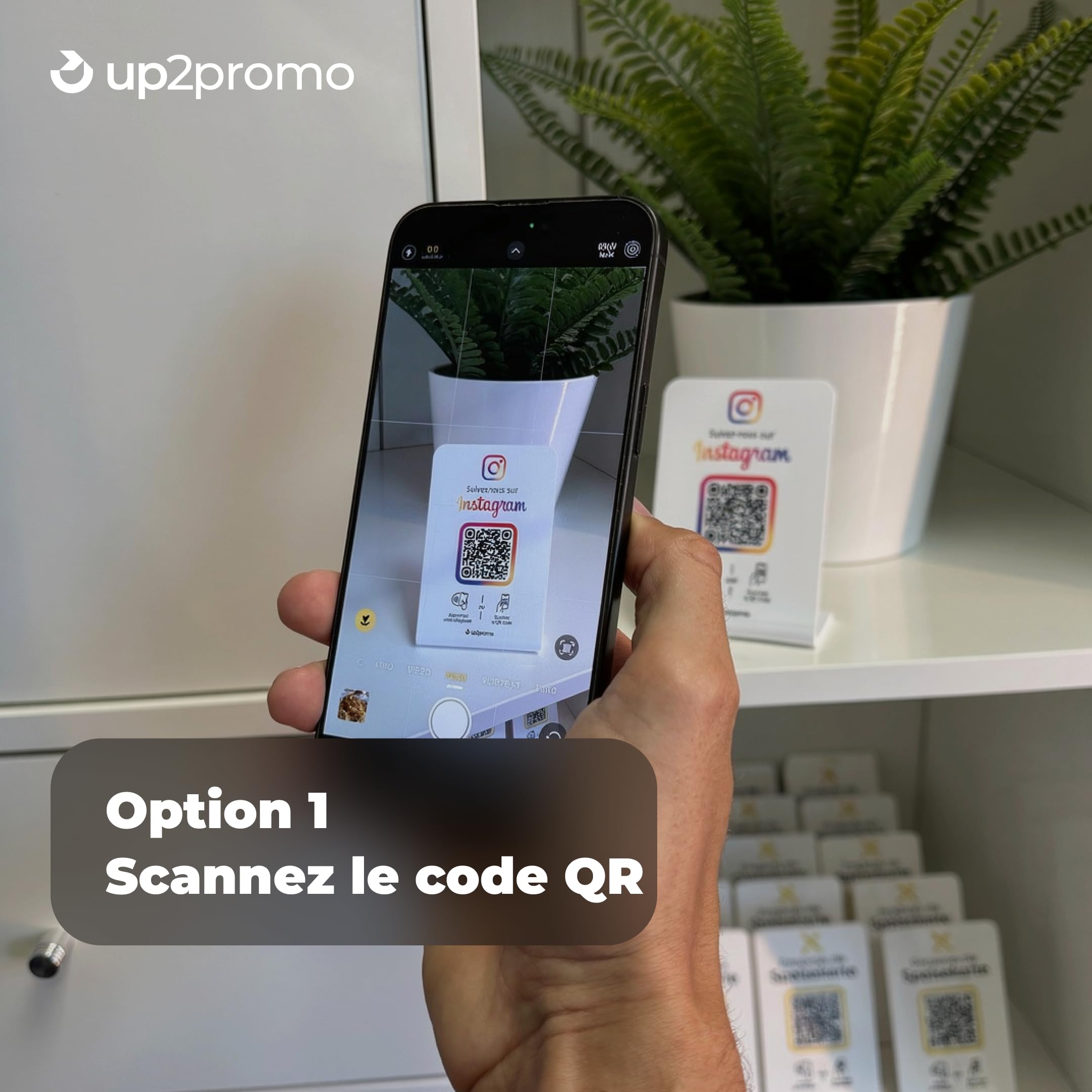 Instagram Présentoir/écran/panneau avec NFC & QR – Aidez vos clients à vous suivre facilement sur Instagram (blanc)