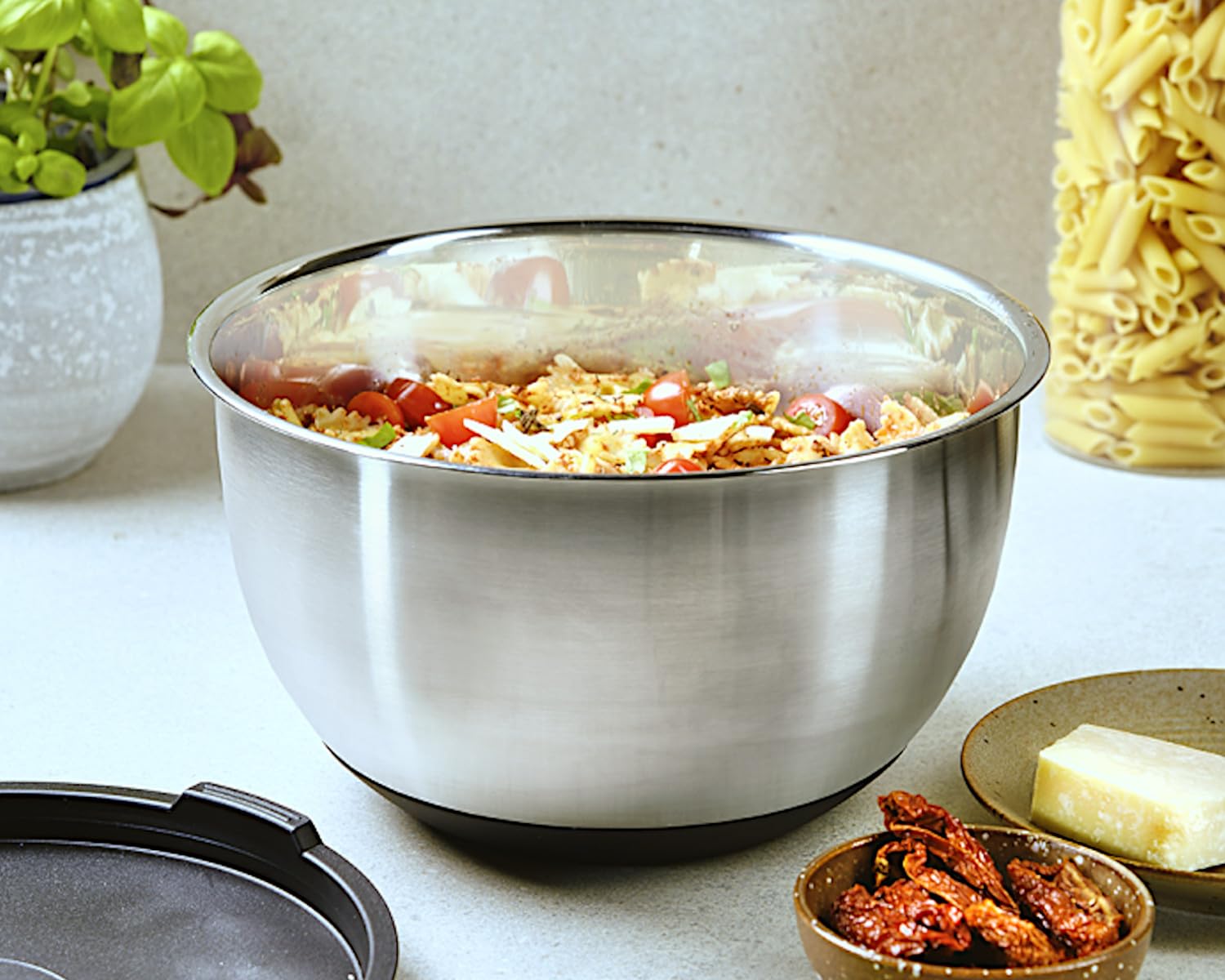 Kesper | mengkom met deksel, materiaal: roestvrij staal, kunststof, siliconen, afmetingen: 18 cm, hoogte: 10 cm, kleur: zilver, zwart | 90895