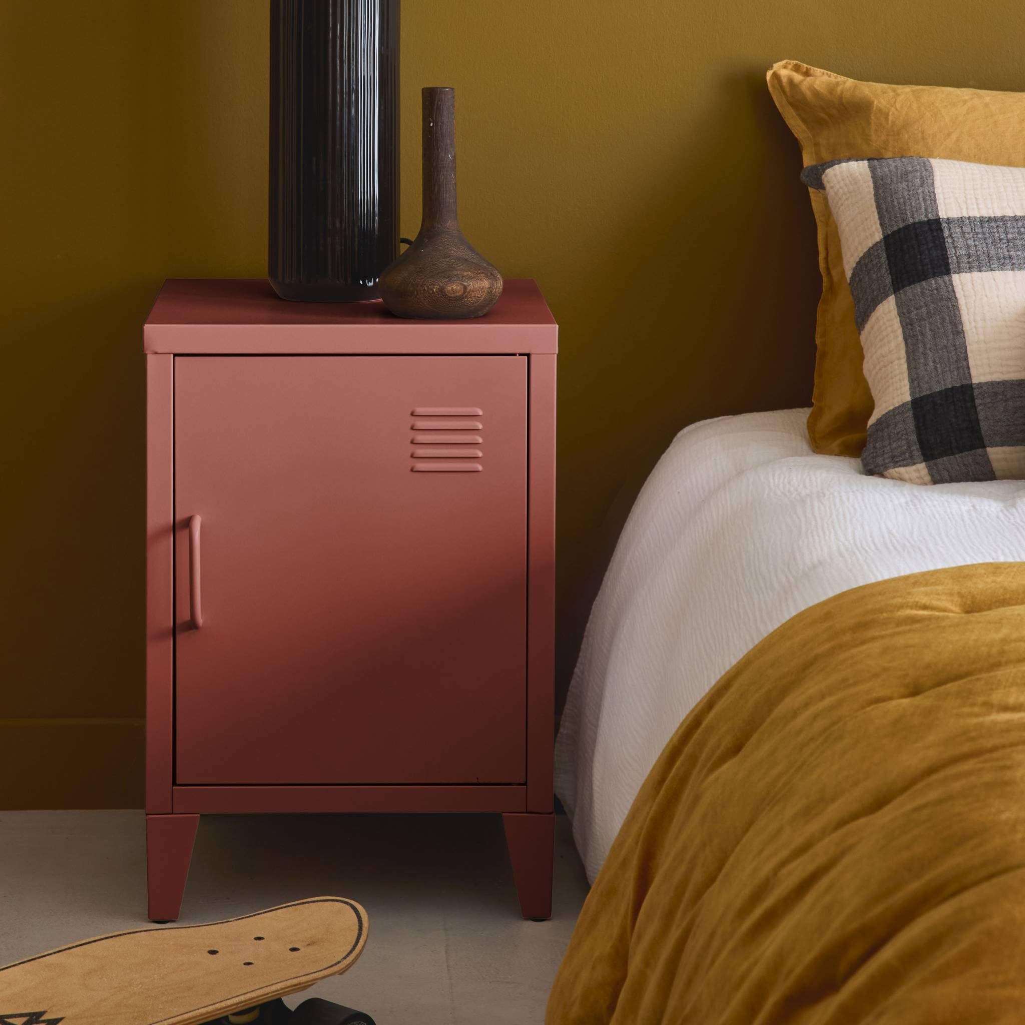 sweeek - Table de Chevet en Acier Terracotta. 1 Porte. casier. Chambre Enfant