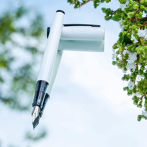 Miniatura 6 de PILOT Explorer - Pluma estilográfica ligera en caja de regalo barril blanco, punta mediana (16928)