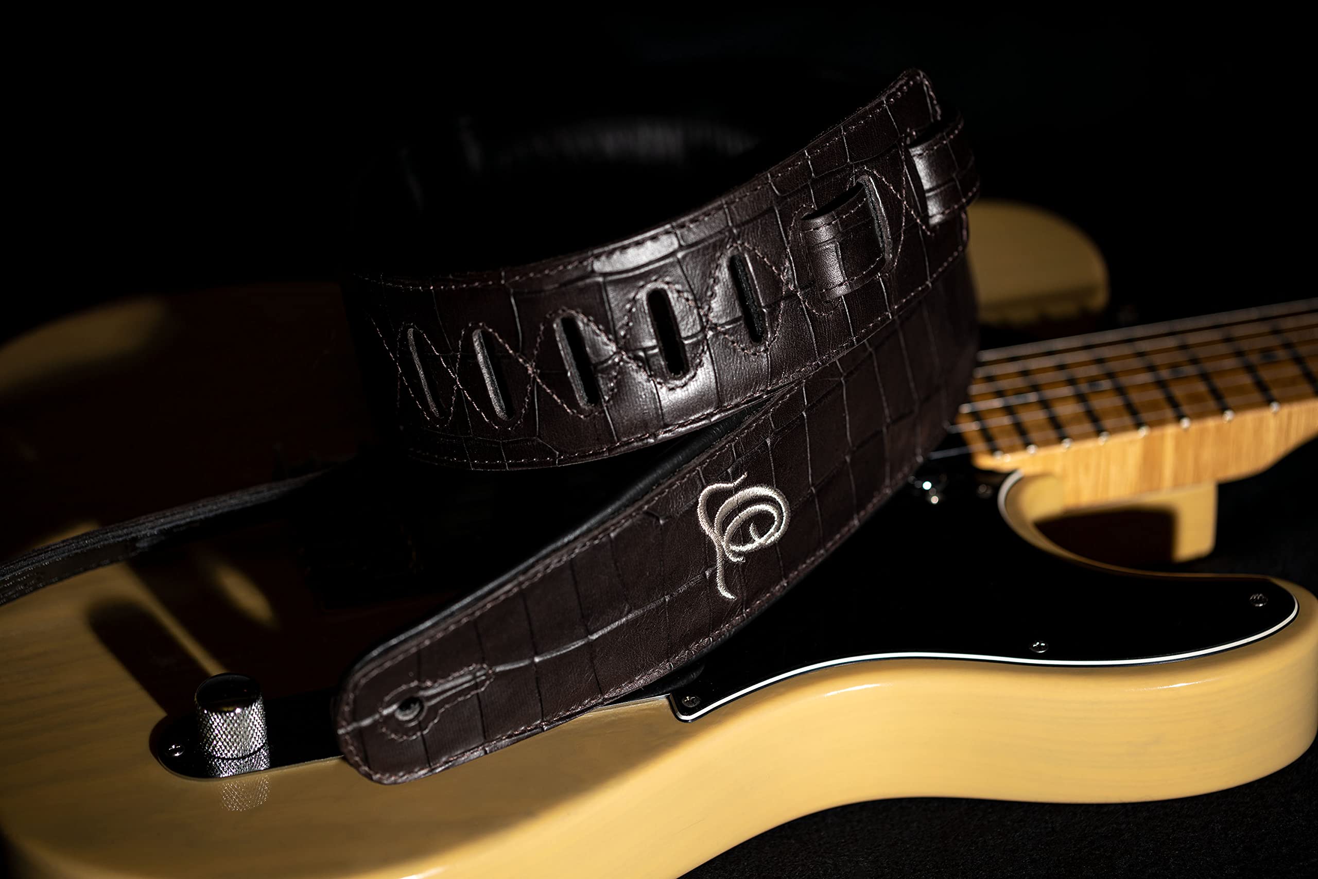 Ortega Guitars Gitarrengurt Länge Verstellbar - Akustik Gitarre / Bass, E-Gitarre, E-Bass - Custom Series - Echtleder, Dark Brown Croco (OSCU-1)