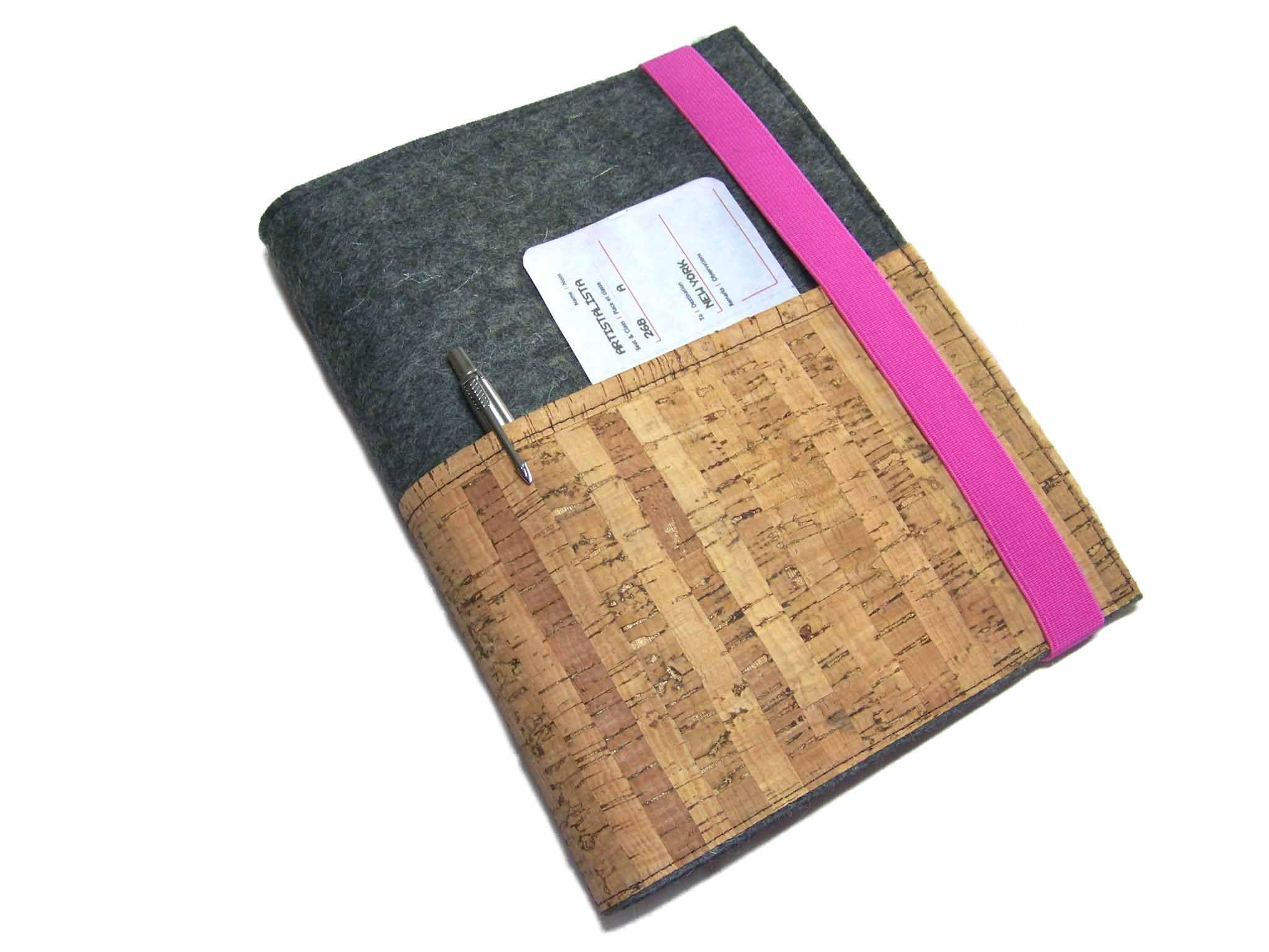 Reiseorganizer Reiseetui Dokumententasche Wollfilz Filz Kork für Reisedokumente inkl. eReader-/Tabletfach bis max. 8"