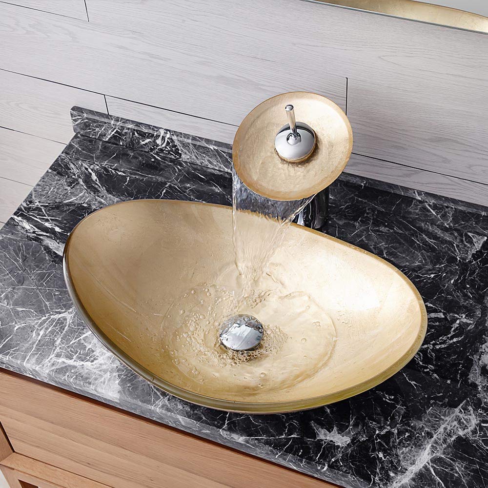 Vasque à poser or 54x36 cm et son mitigeur cascade pour moderniser une salle de bains