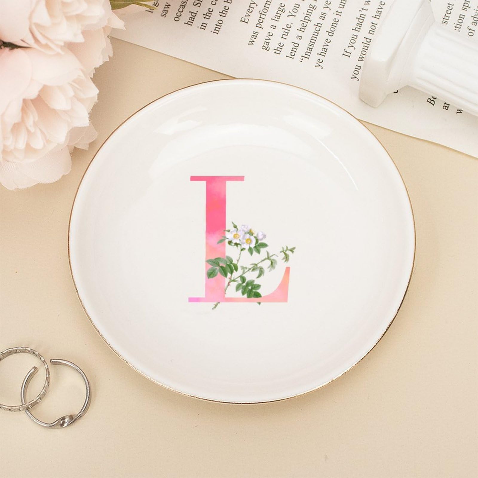 Plateau à bijoux décoratif chic avec initiale L dorée pour montre de luxe